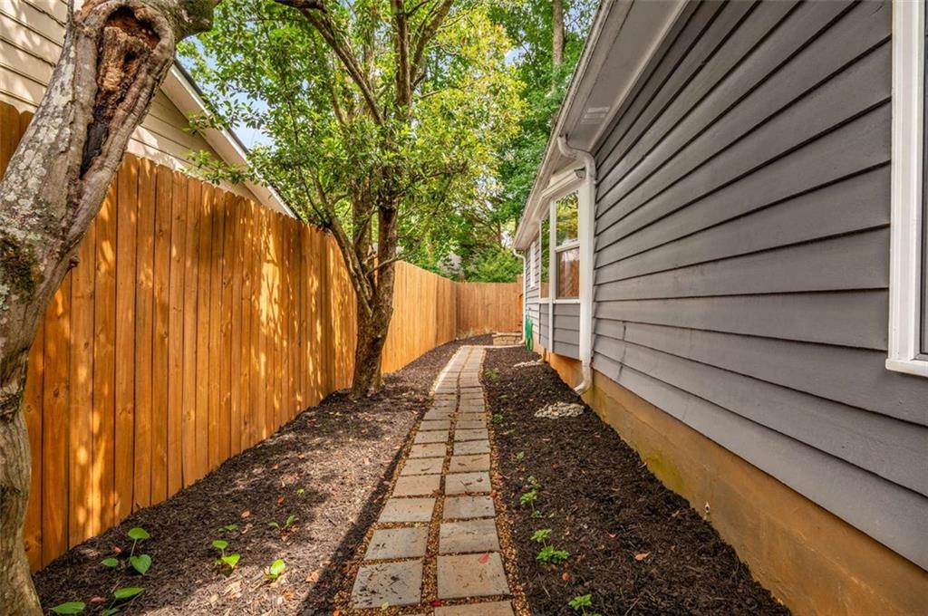 1117 CAPITAL CLUB Circle NE