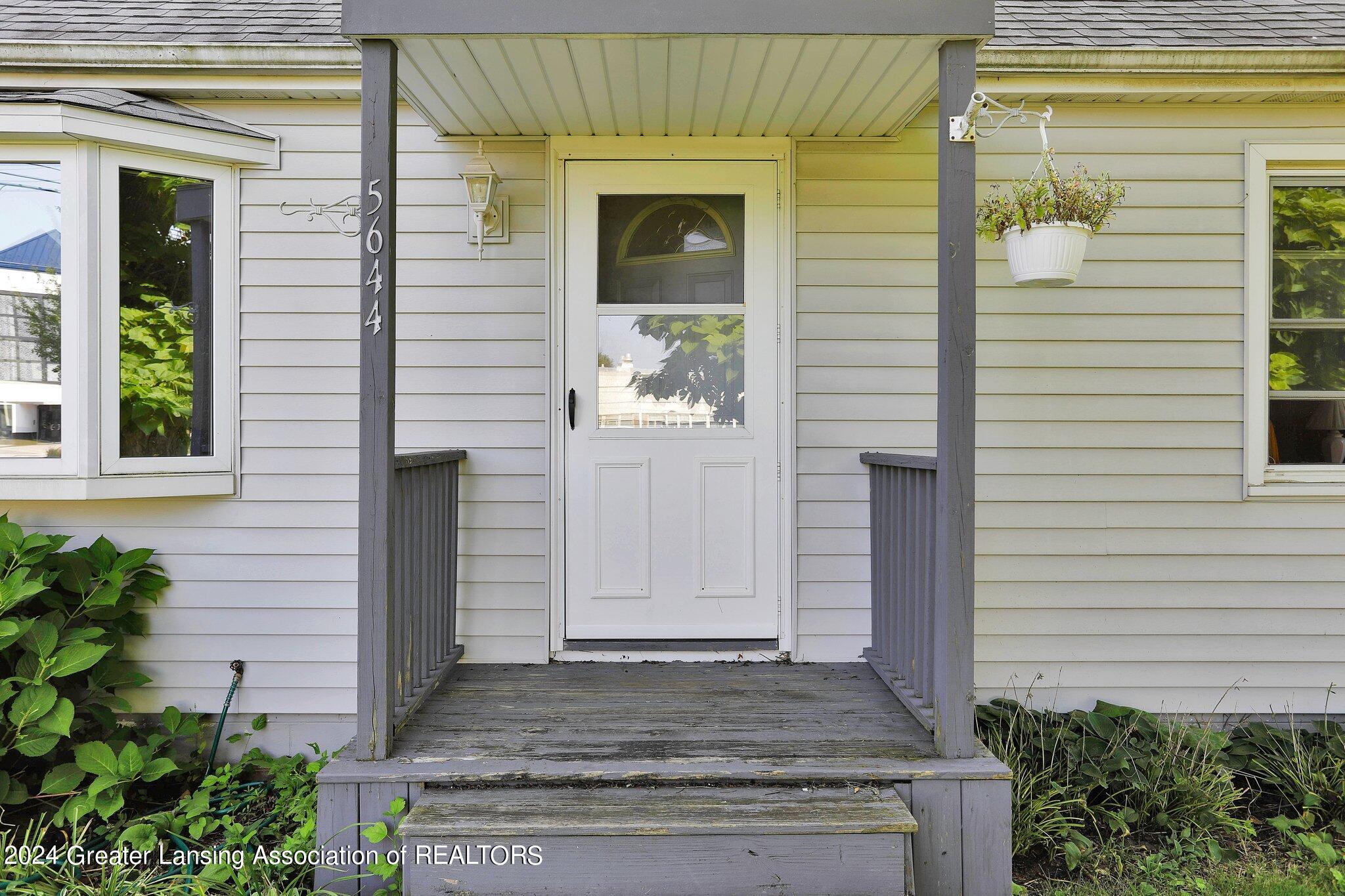 5644 School Street