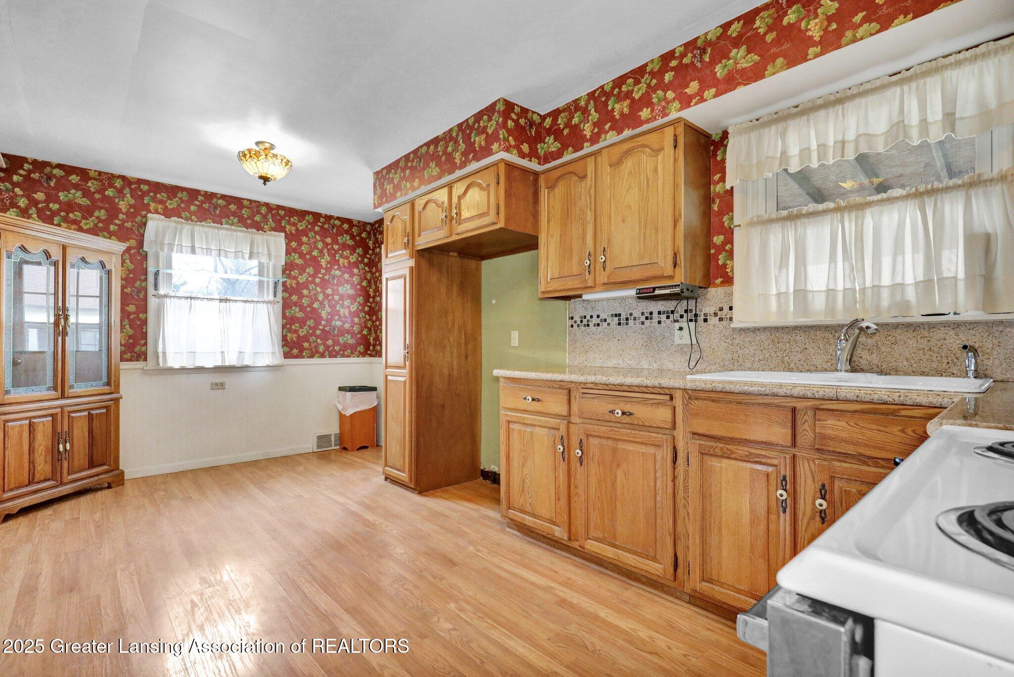 918 Maycroft Road