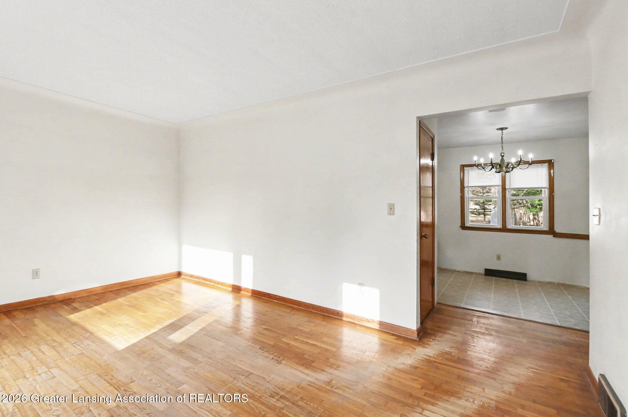 6253 Hilliard Road