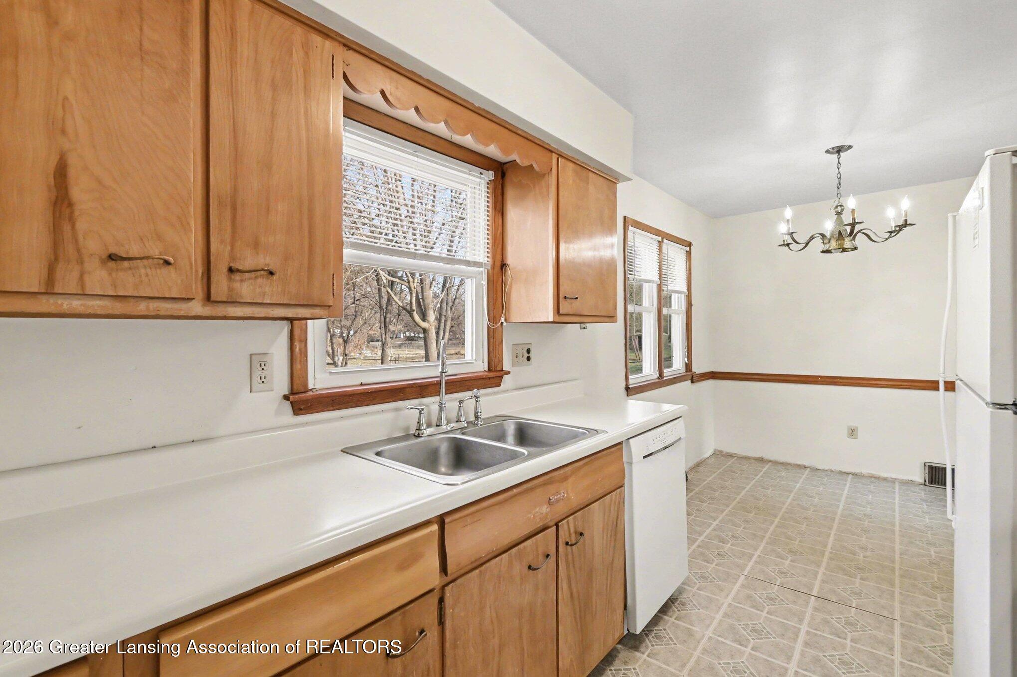 6253 Hilliard Road
