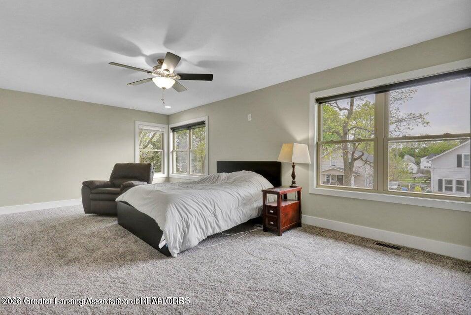 1127 W Saginaw Street