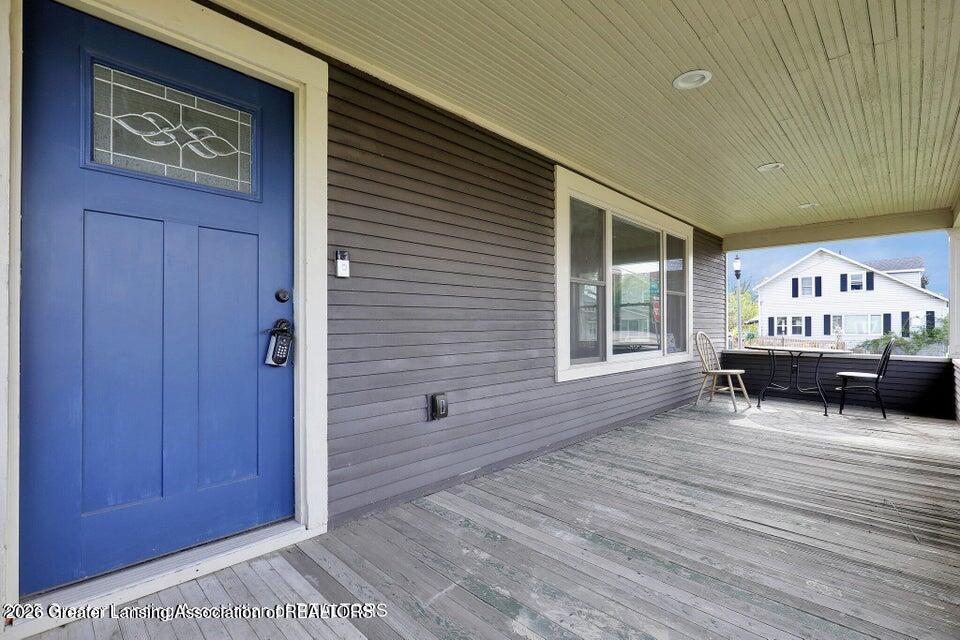 1127 W Saginaw Street