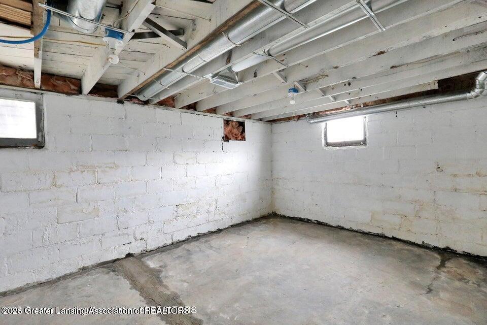 1127 W Saginaw Street