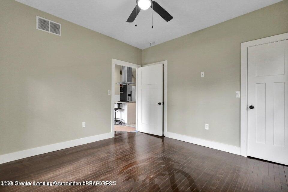 1127 W Saginaw Street