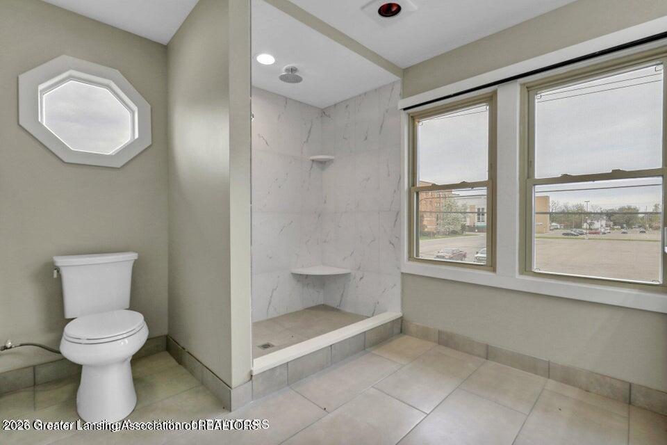 1127 W Saginaw Street