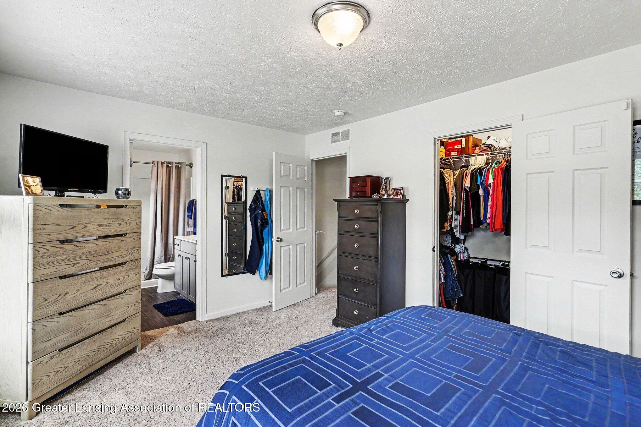 238 Noleigh Lane, DeWitt