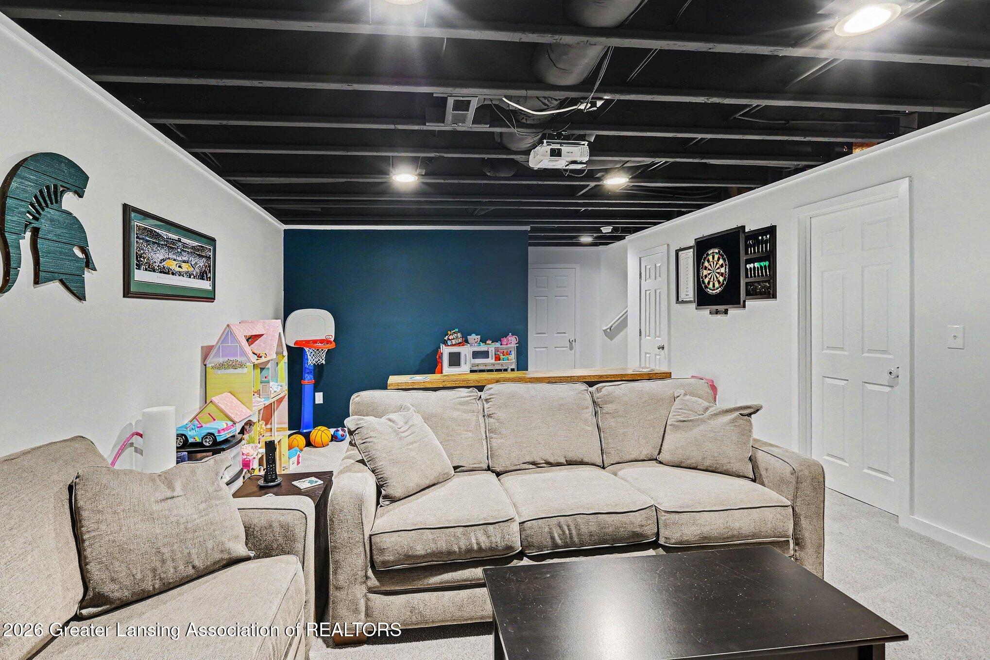 238 Noleigh Lane, DeWitt
