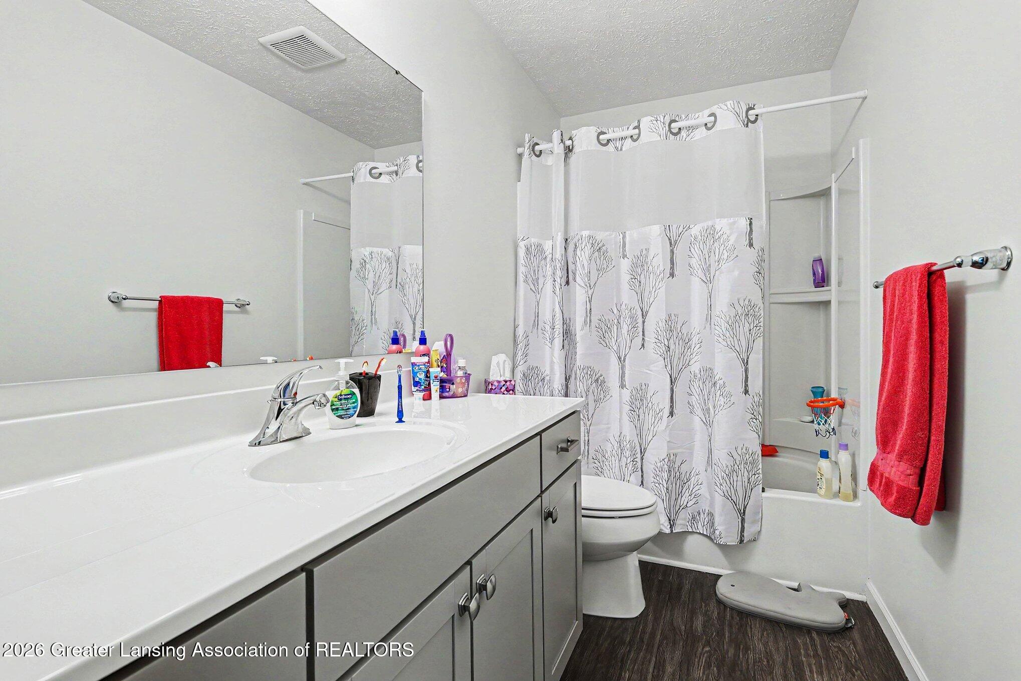 238 Noleigh Lane, DeWitt