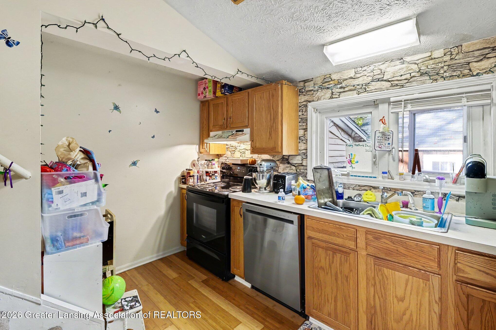 714 & 15 E Grand River Avenue