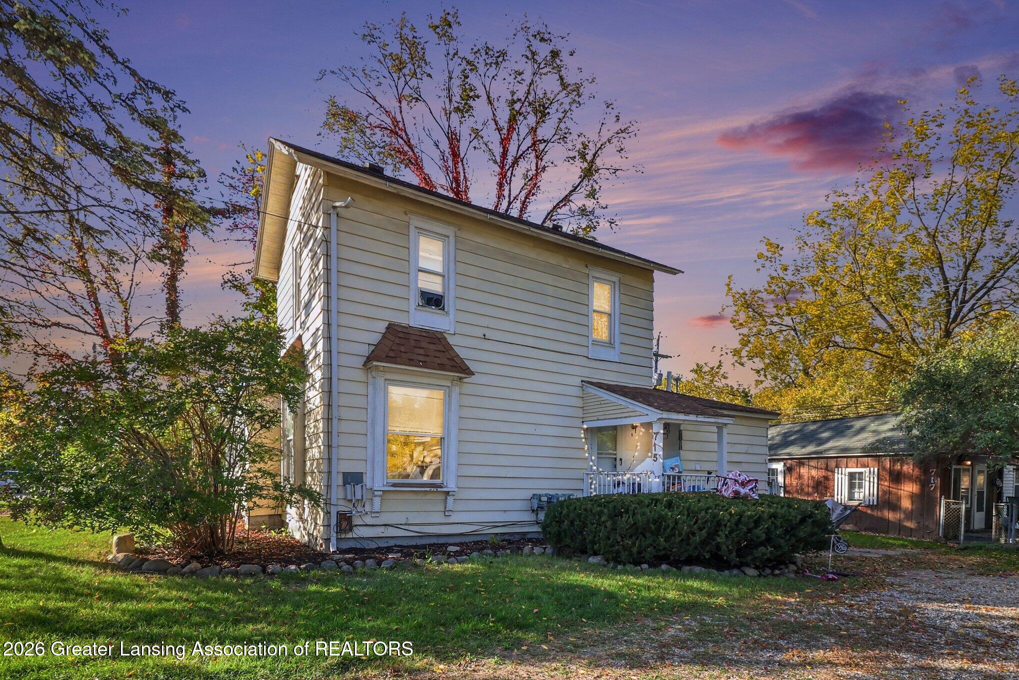 714 & 15 E Grand River Avenue