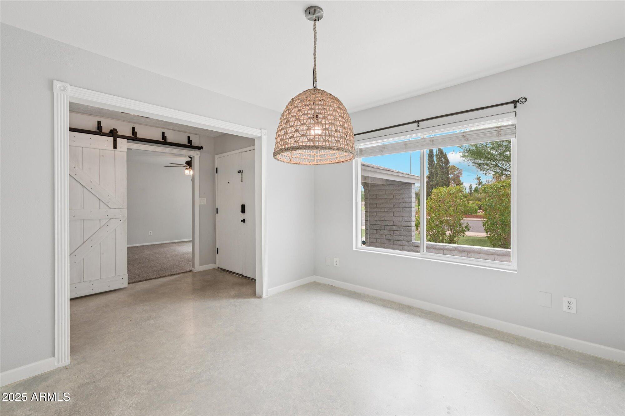 2552 W KIVA Avenue