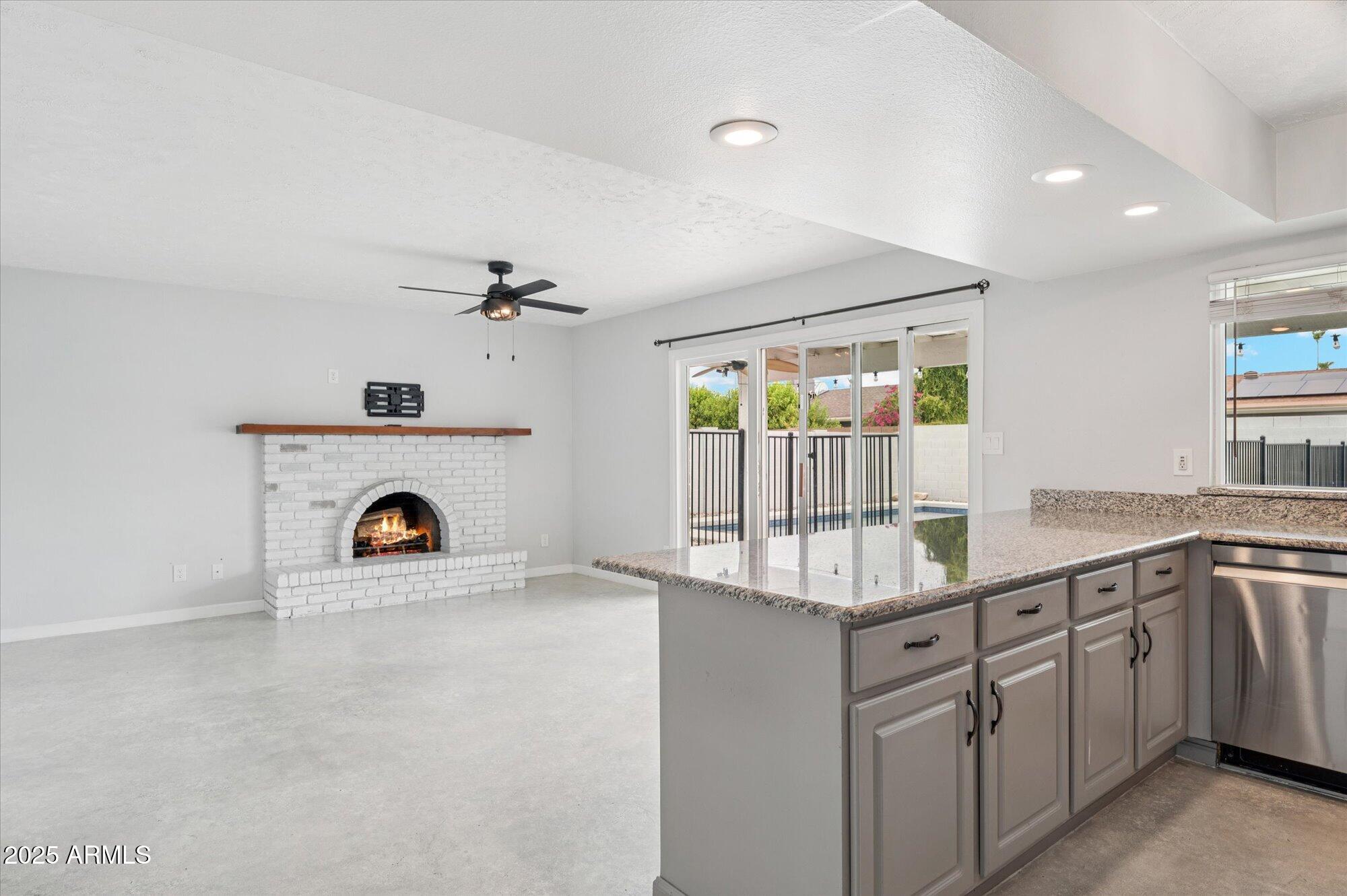 2552 W KIVA Avenue