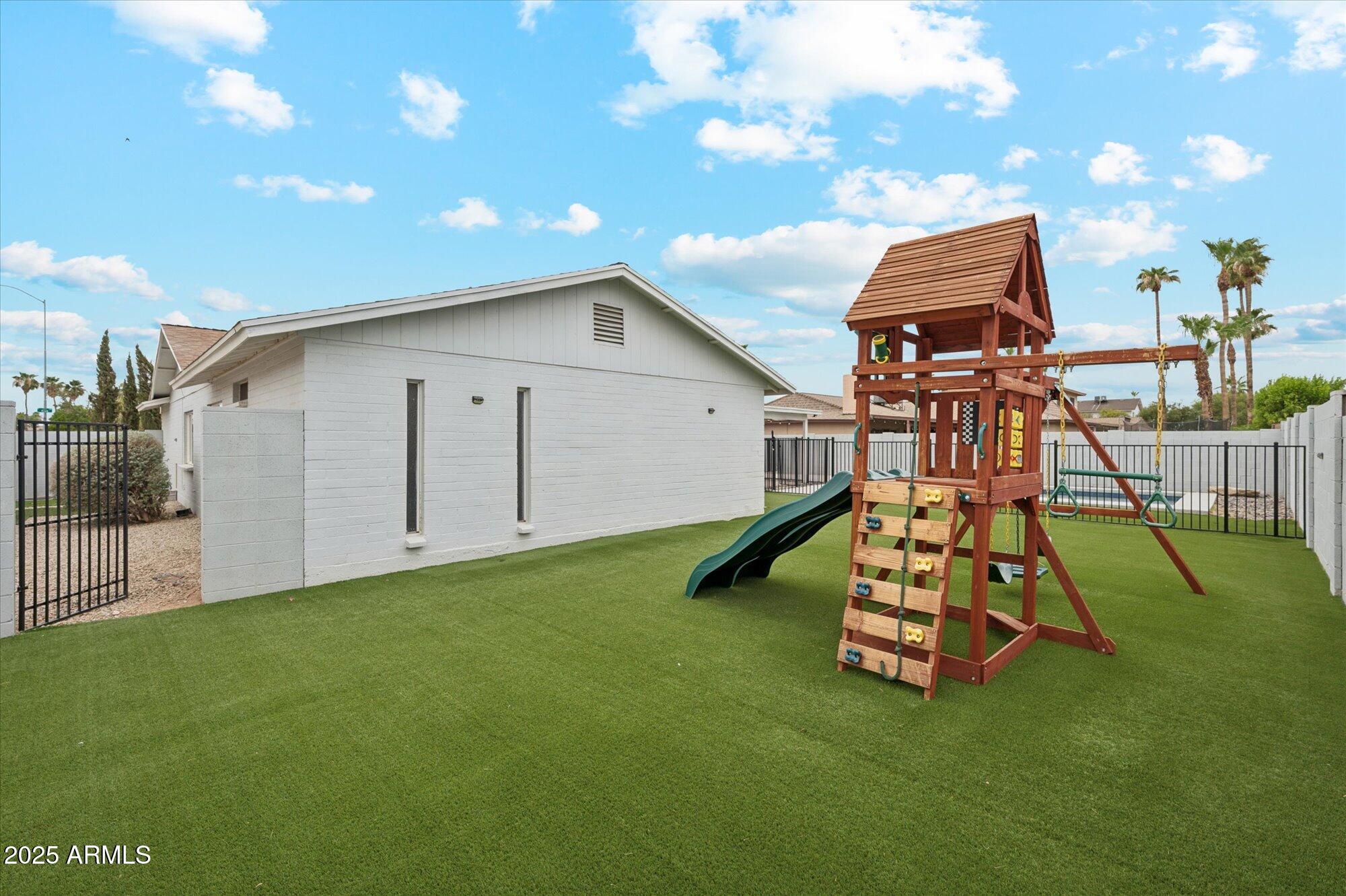 2552 W KIVA Avenue