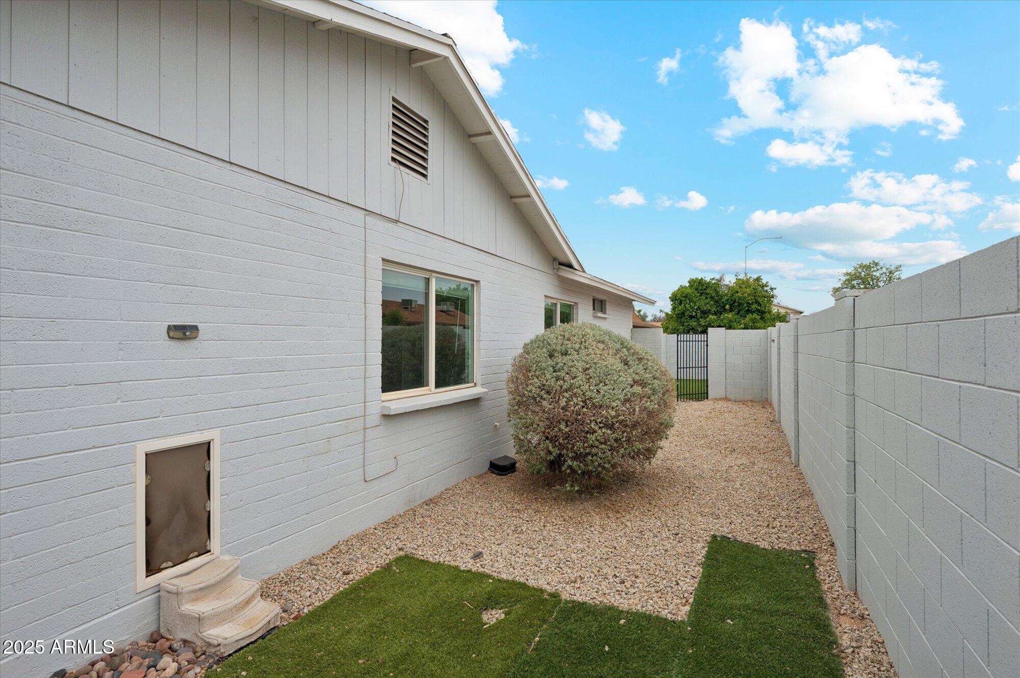 2552 W KIVA Avenue