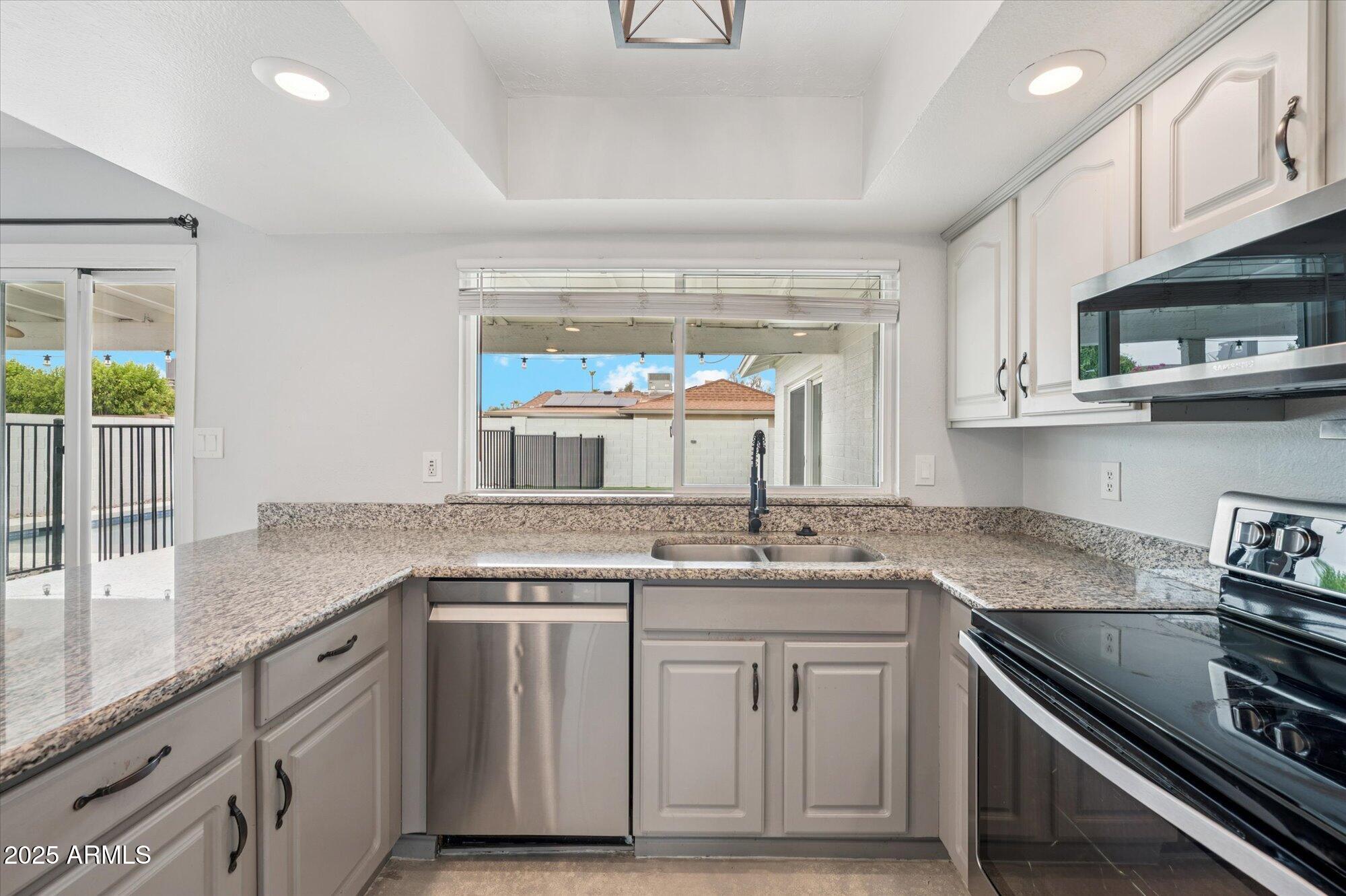 2552 W KIVA Avenue