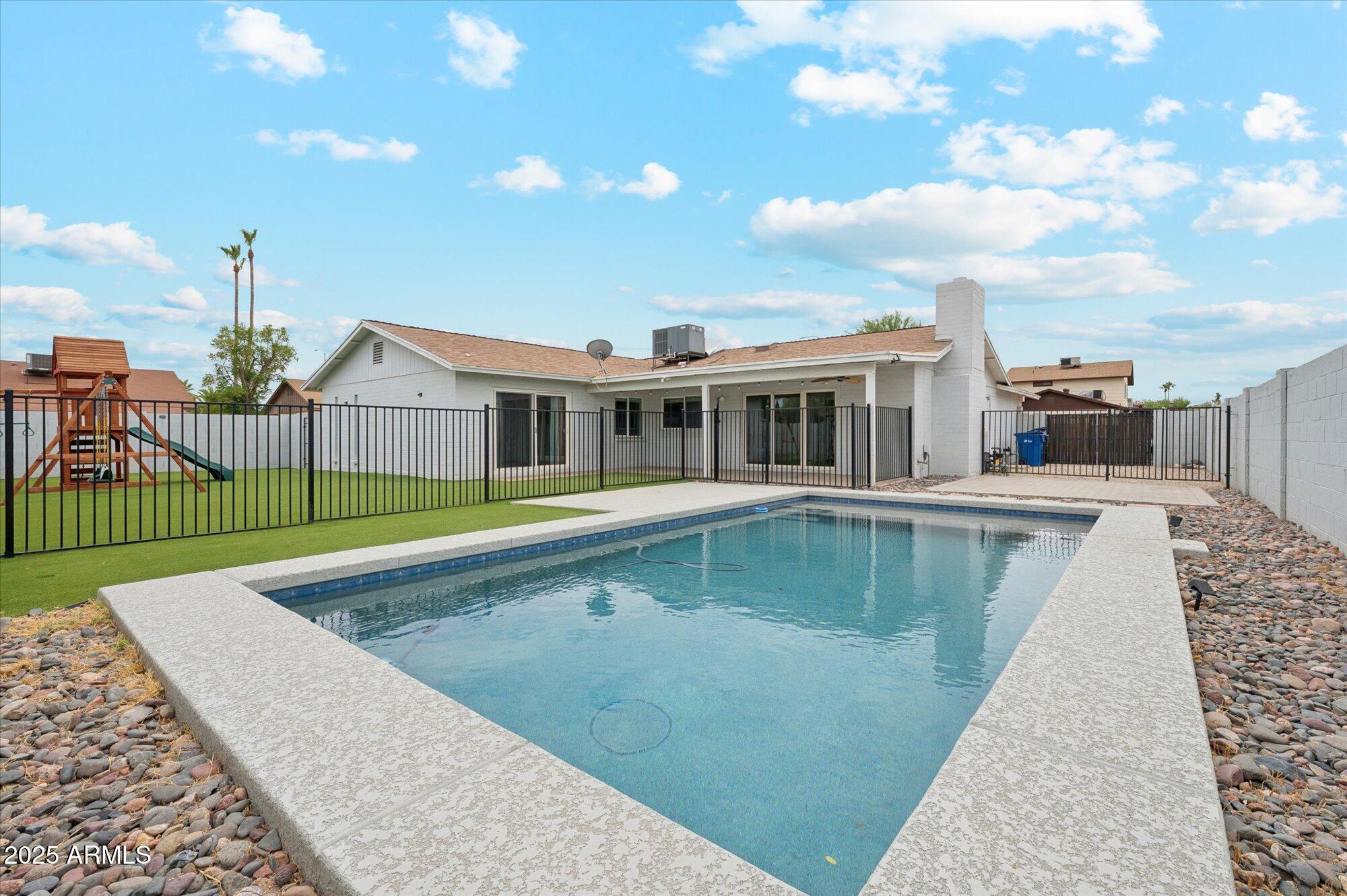 2552 W KIVA Avenue