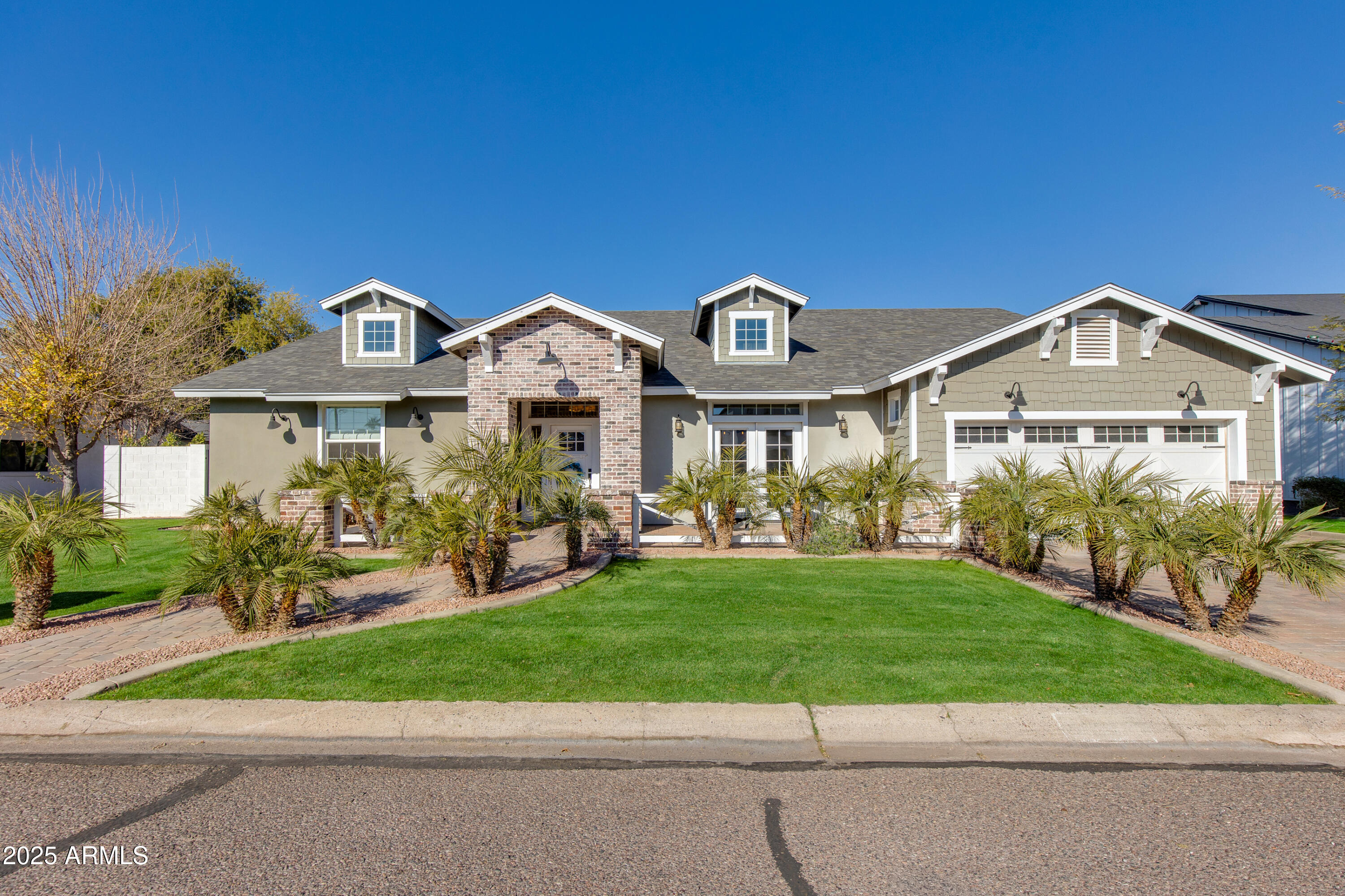 3838 E DEVONSHIRE Avenue
