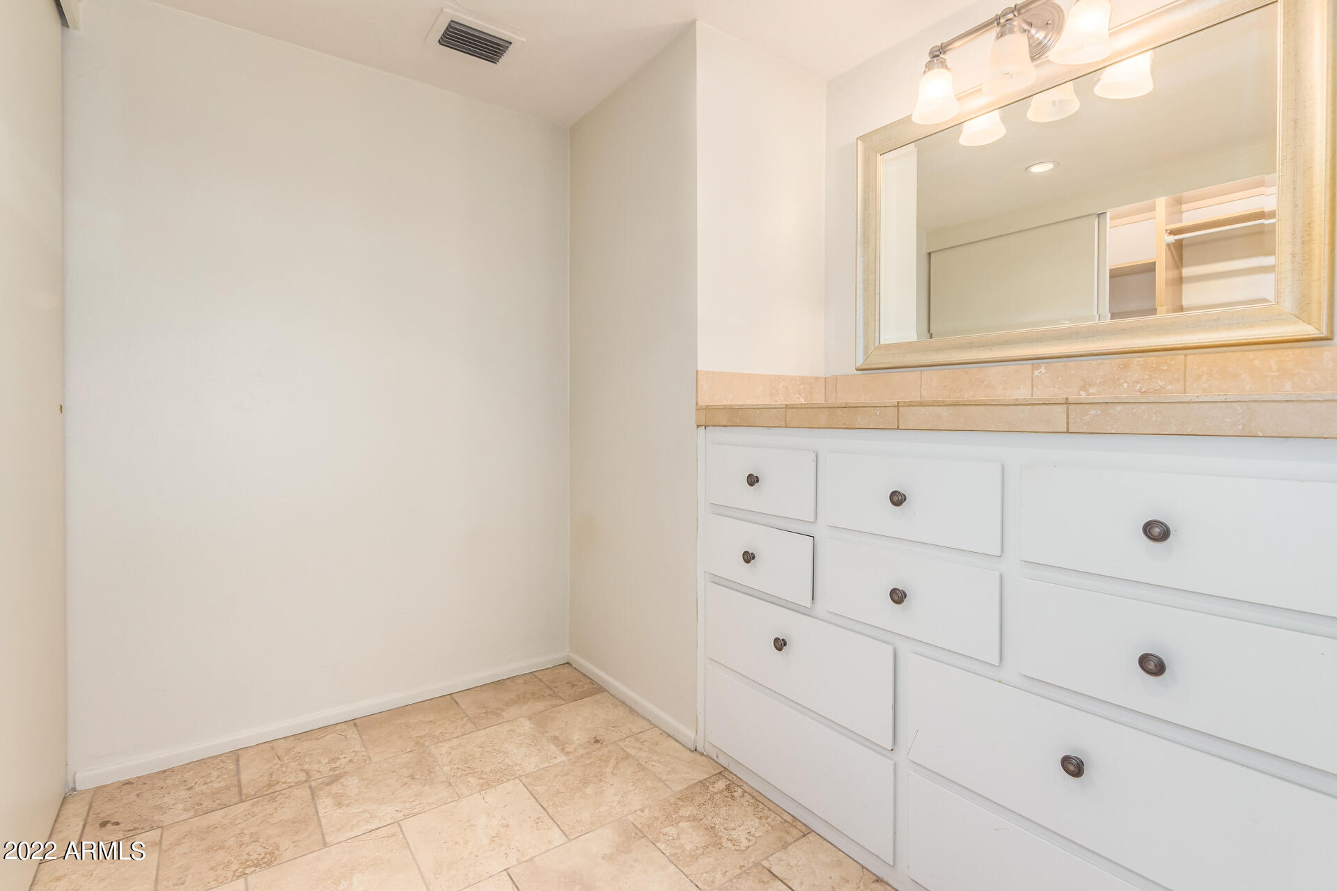 1710 E STAGHORN Lane