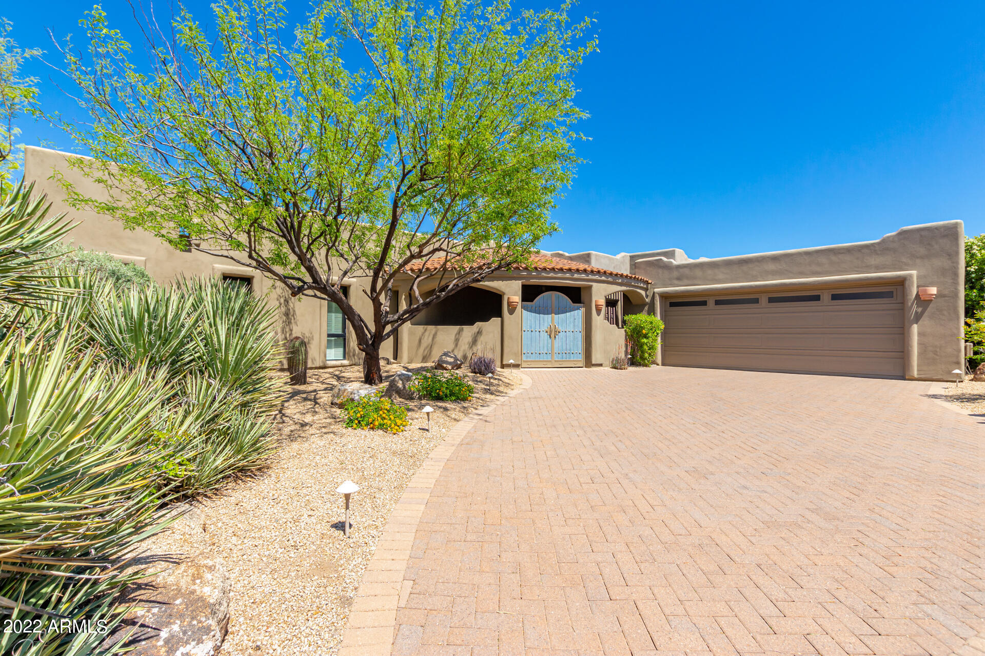 1710 E STAGHORN Lane