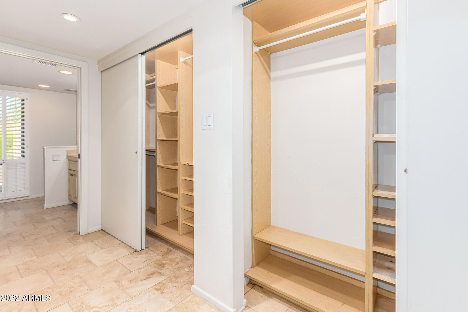 1710 E STAGHORN Lane