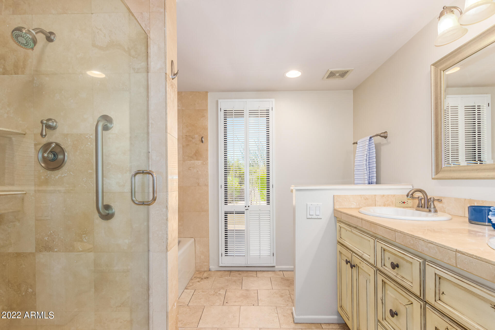 1710 E STAGHORN Lane