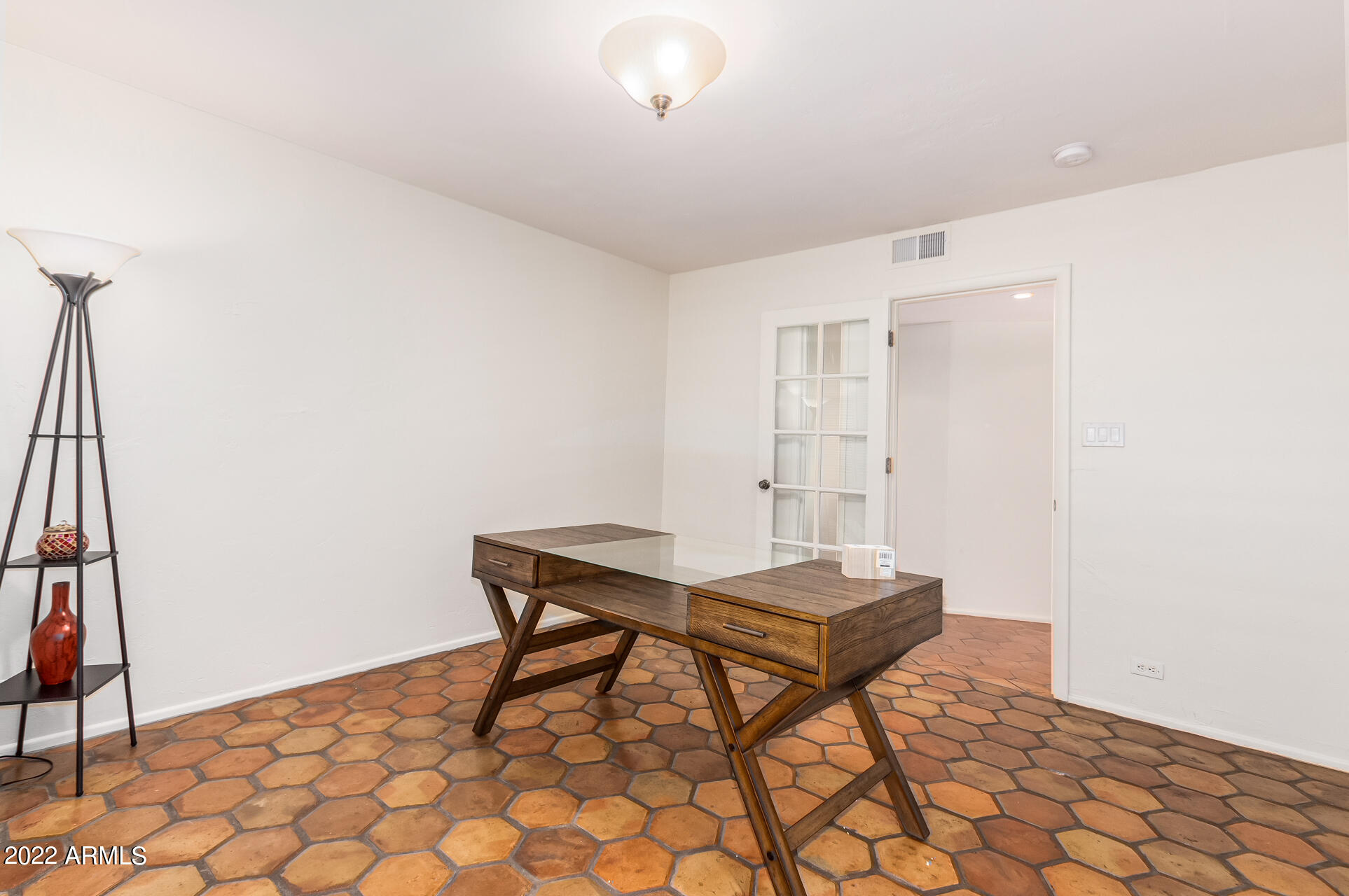 1710 E STAGHORN Lane