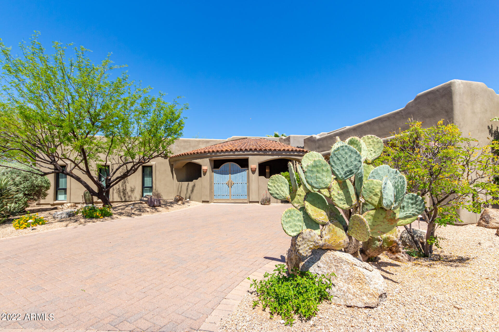 1710 E STAGHORN Lane