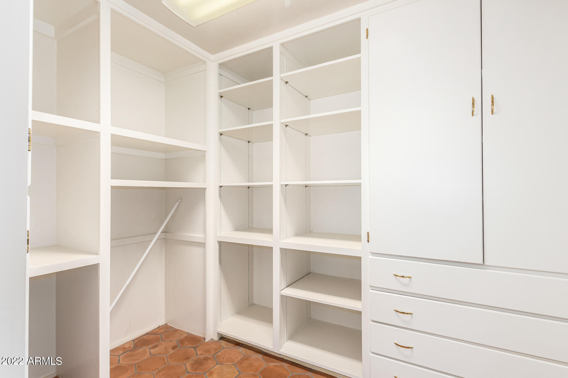 1710 E STAGHORN Lane