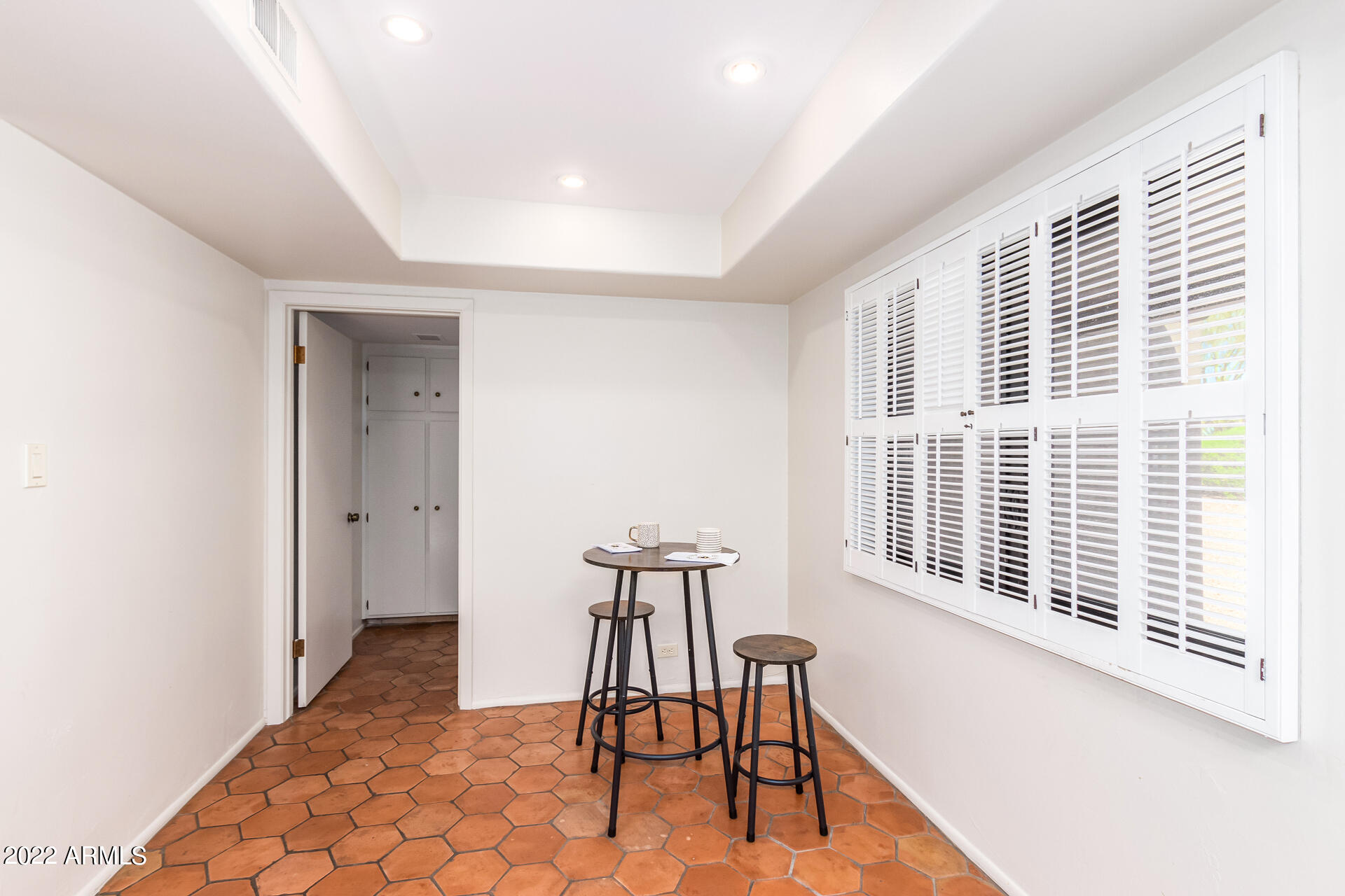 1710 E STAGHORN Lane