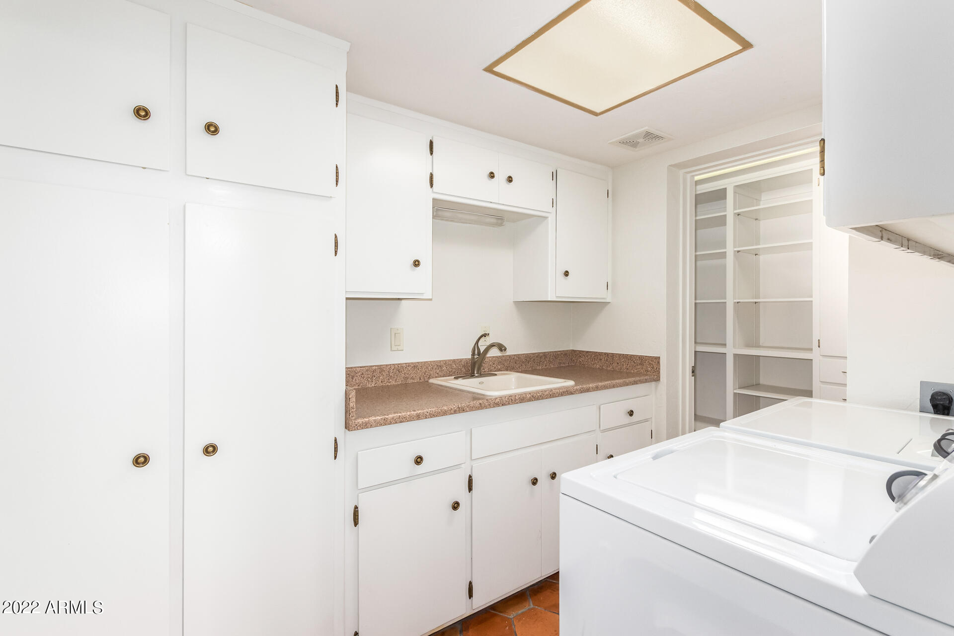 1710 E STAGHORN Lane