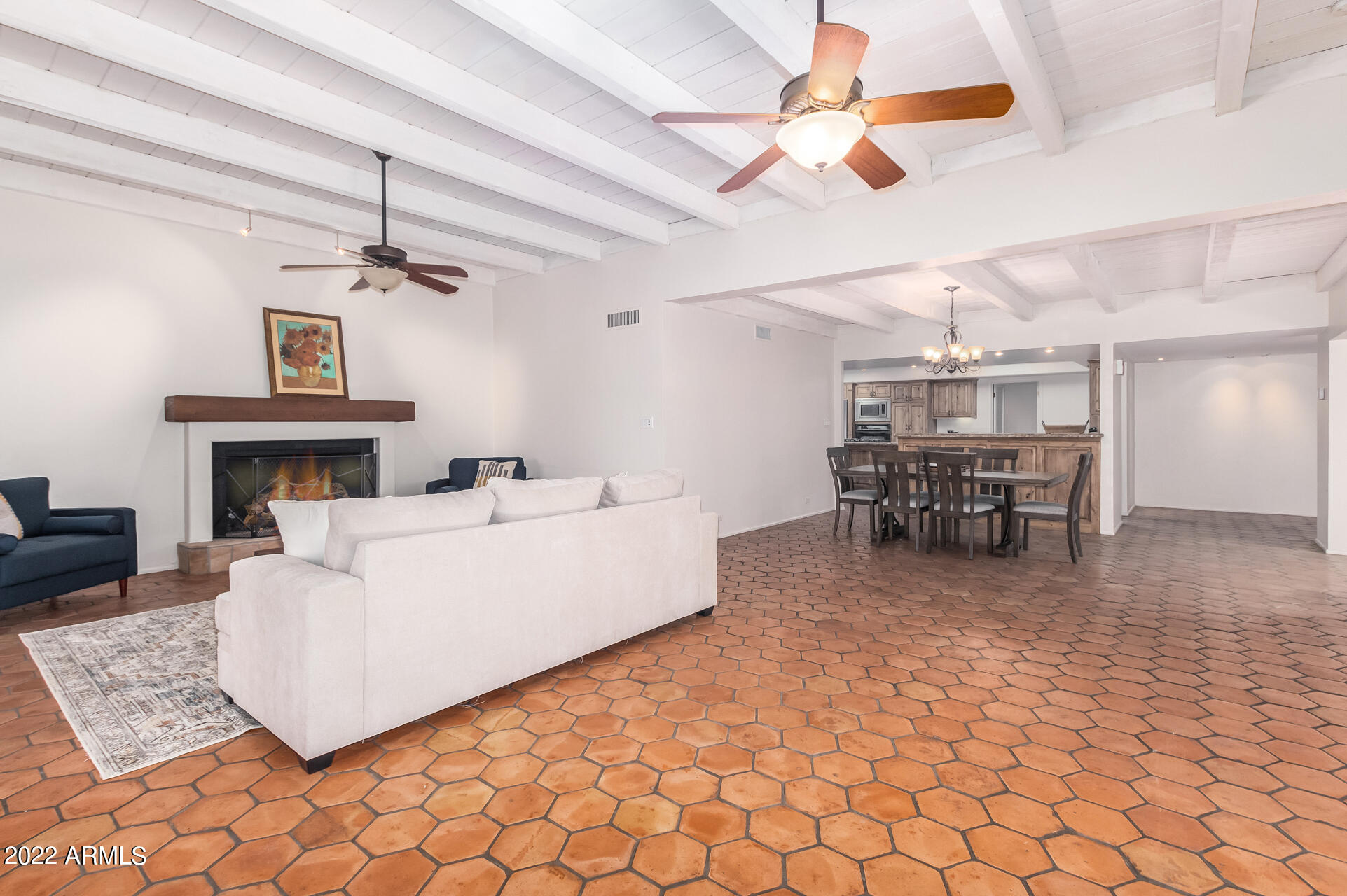 1710 E STAGHORN Lane