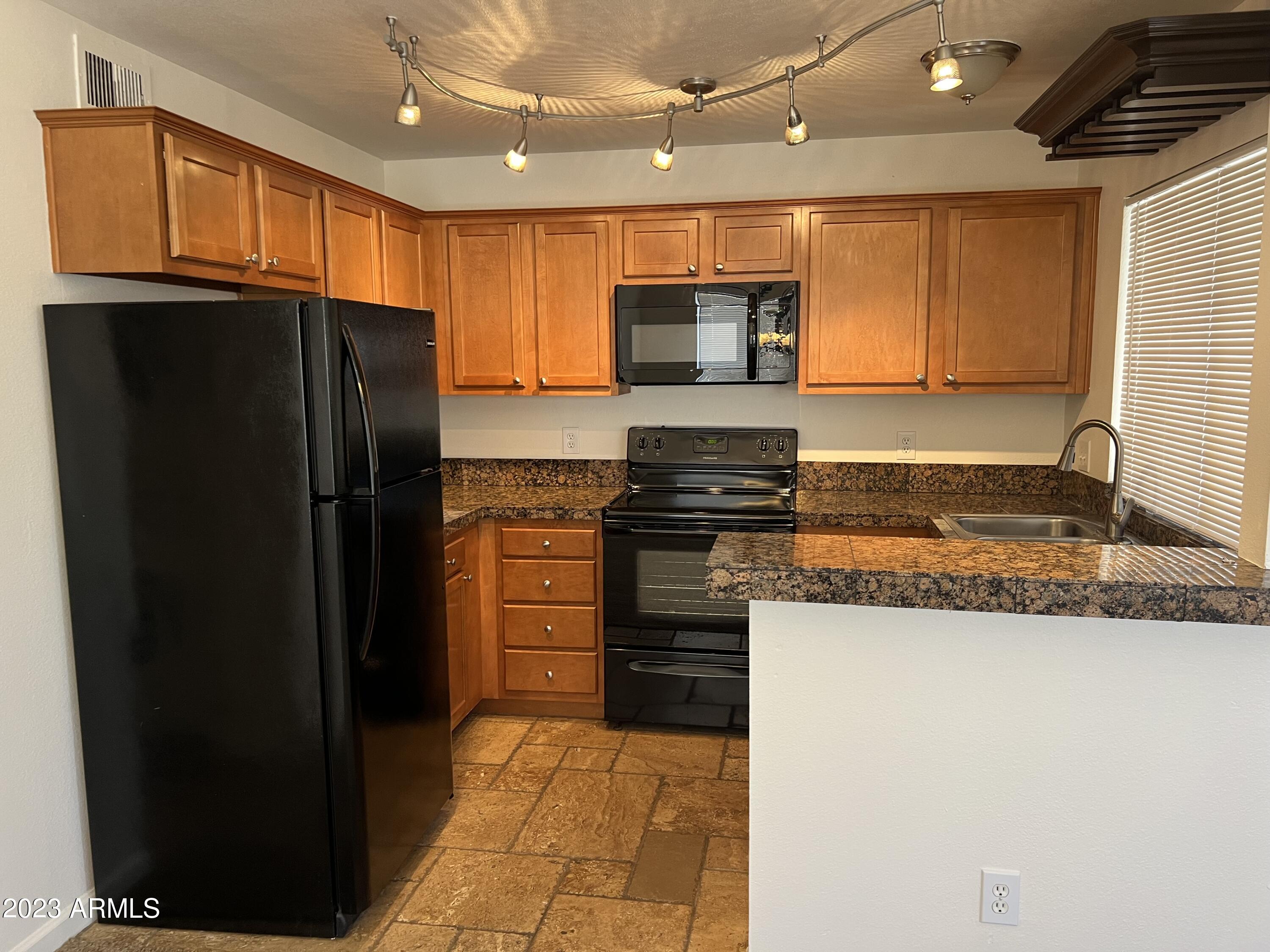 10115 E MOUNTAIN VIEW Road Unit: 2015