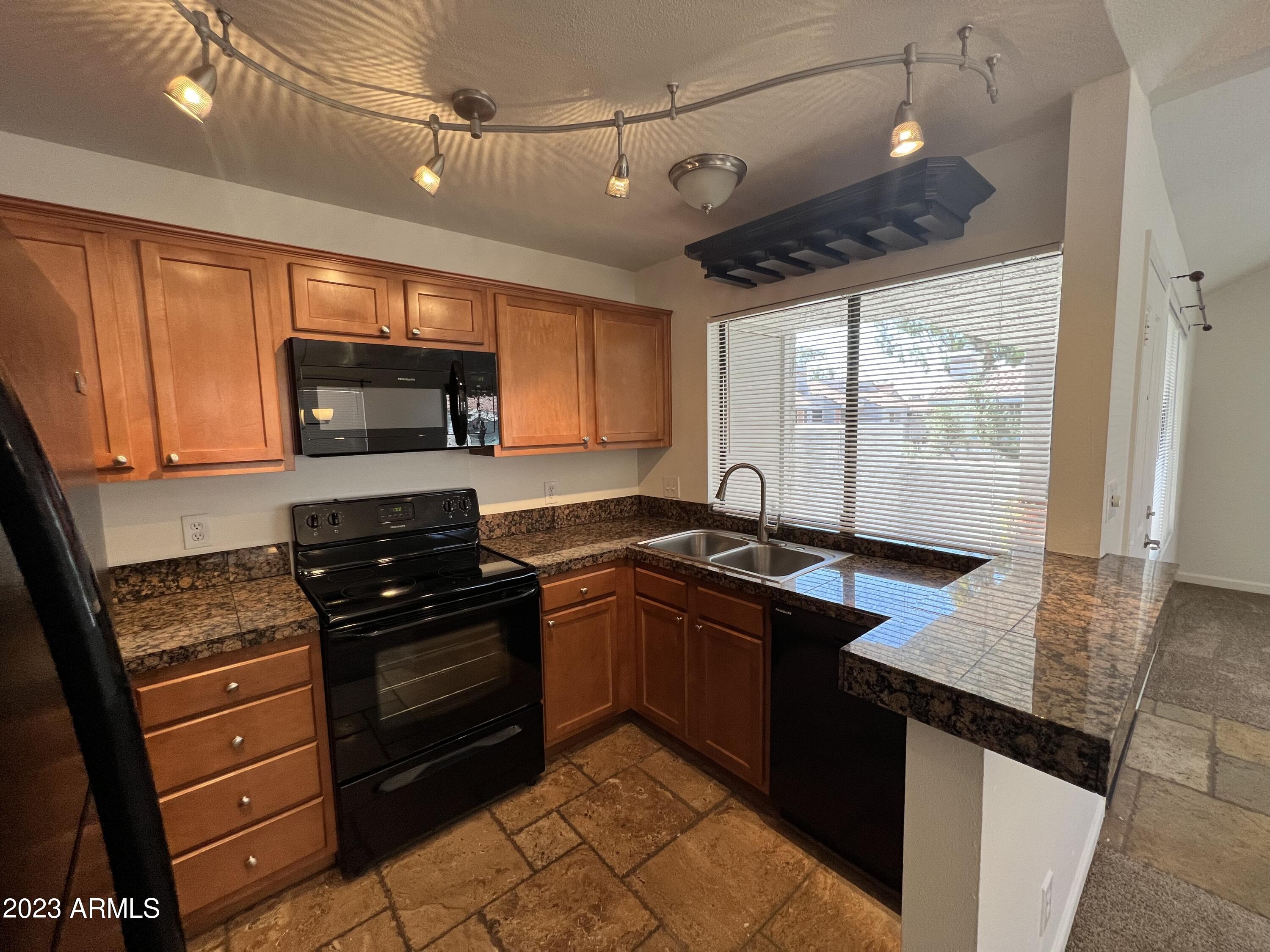 10115 E MOUNTAIN VIEW Road Unit: 2015