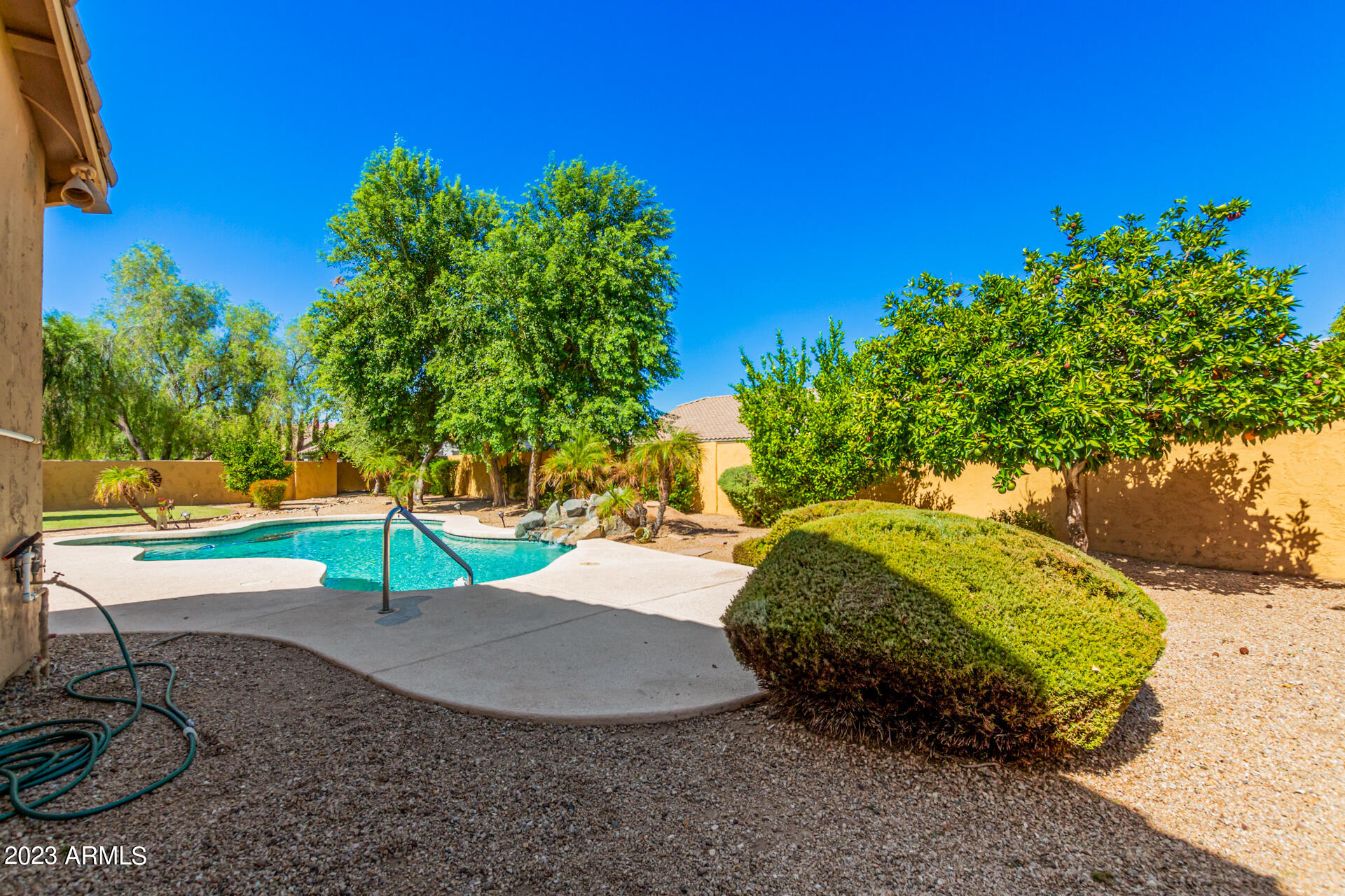 8348 W CLAREMONT Street