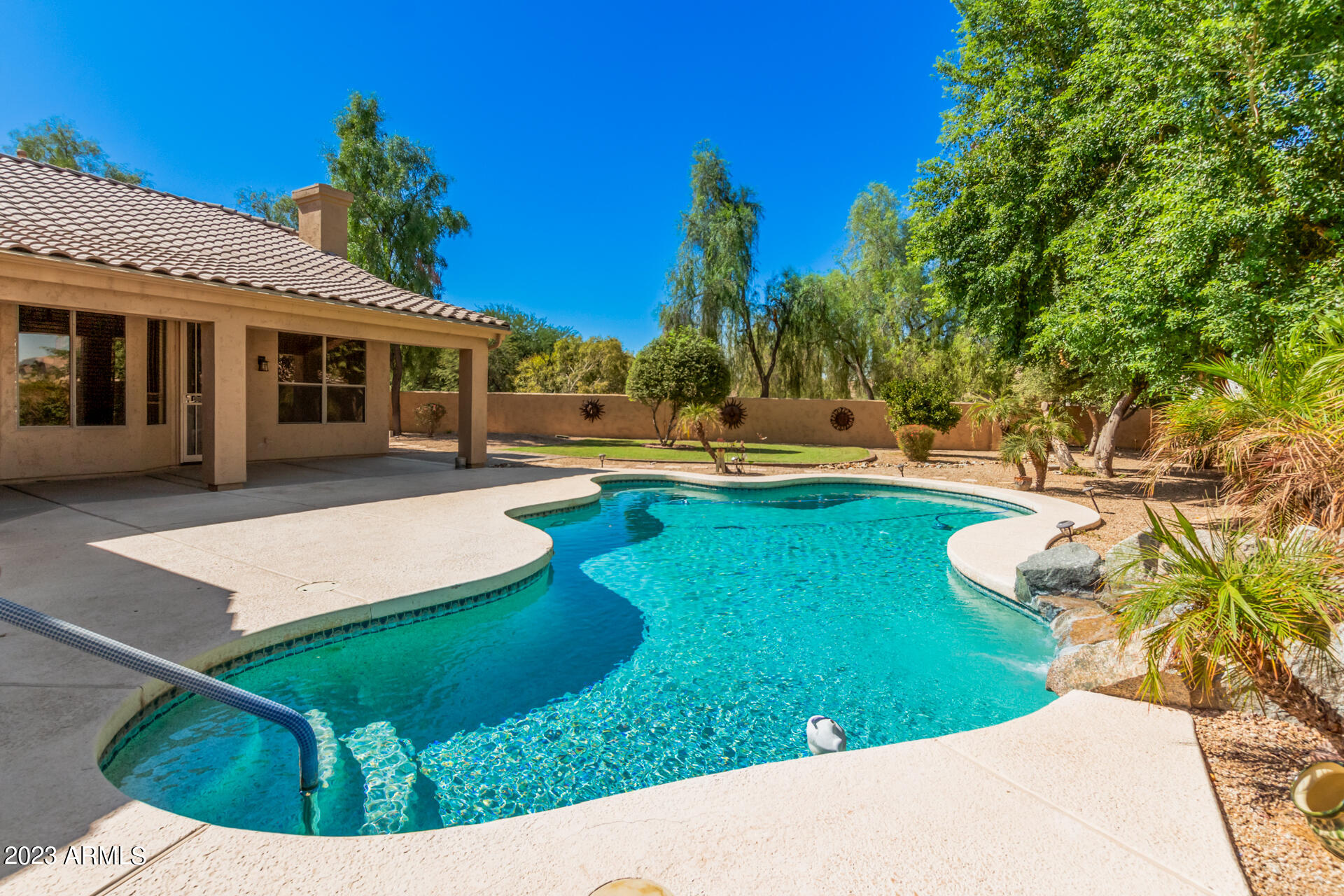 8348 W CLAREMONT Street