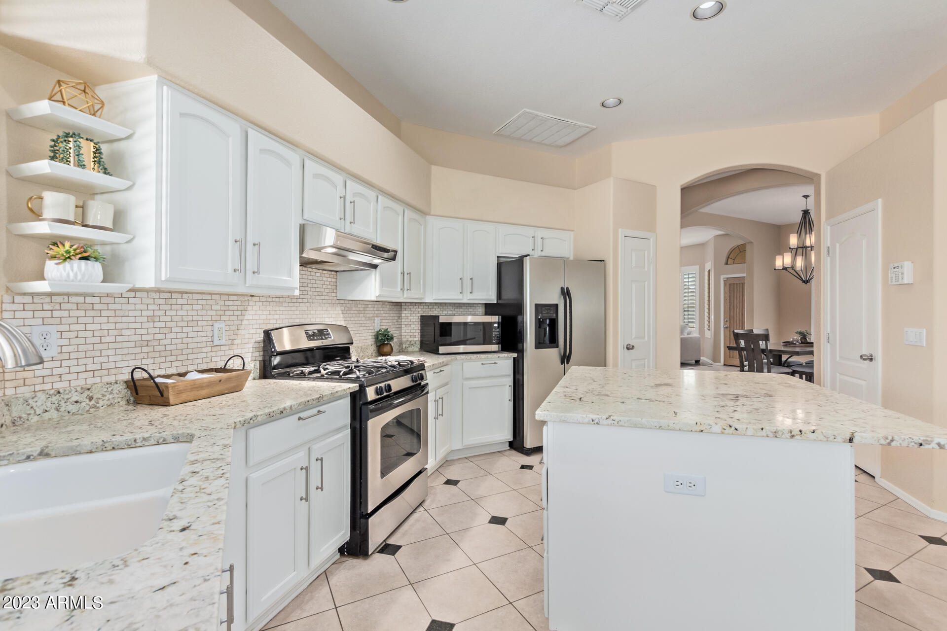 8348 W CLAREMONT Street