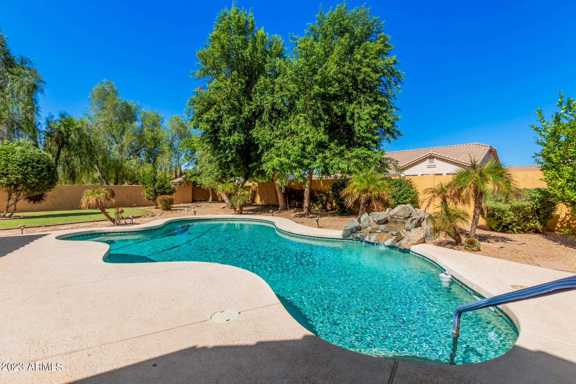 8348 W CLAREMONT Street