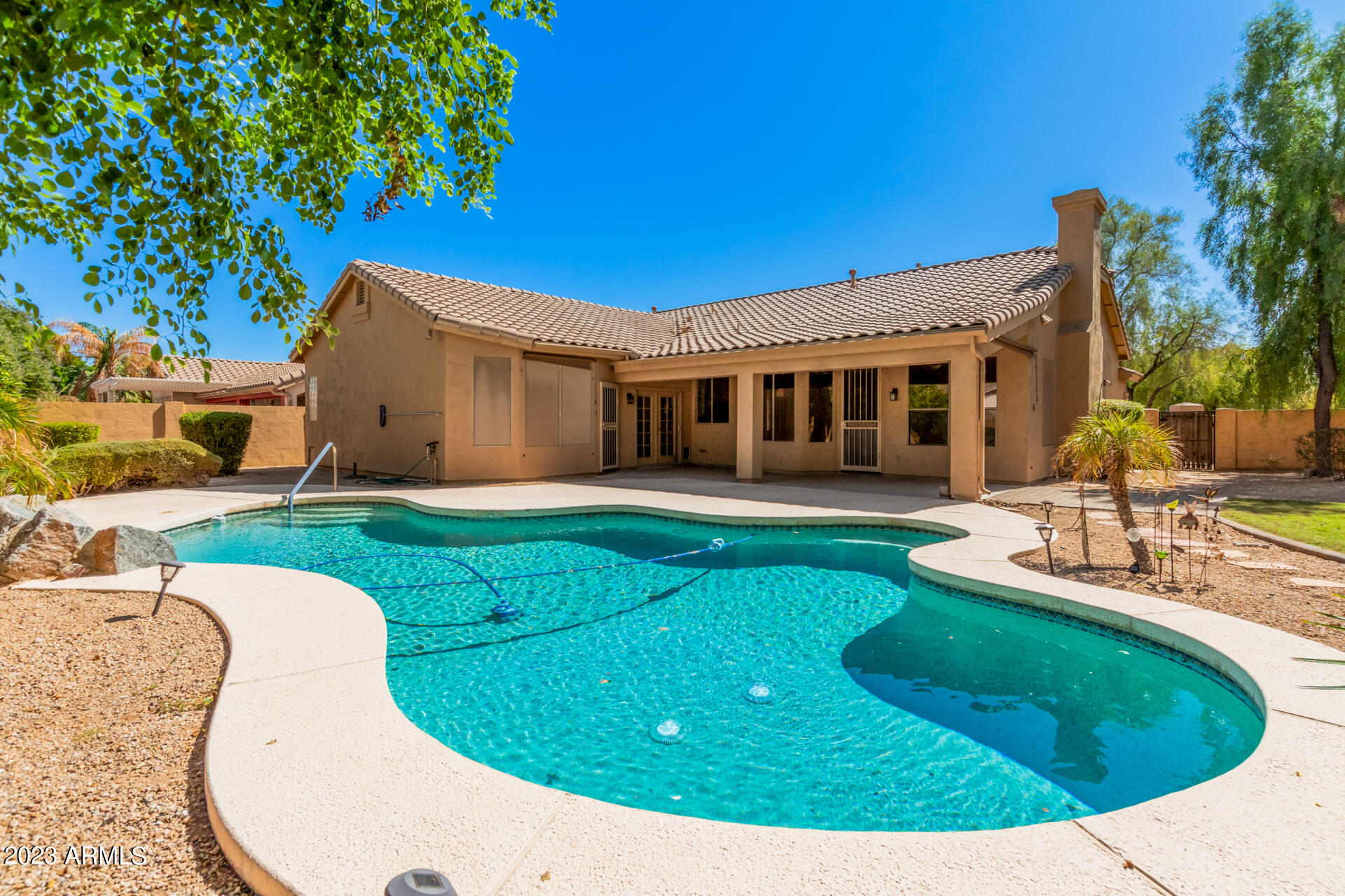 8348 W CLAREMONT Street