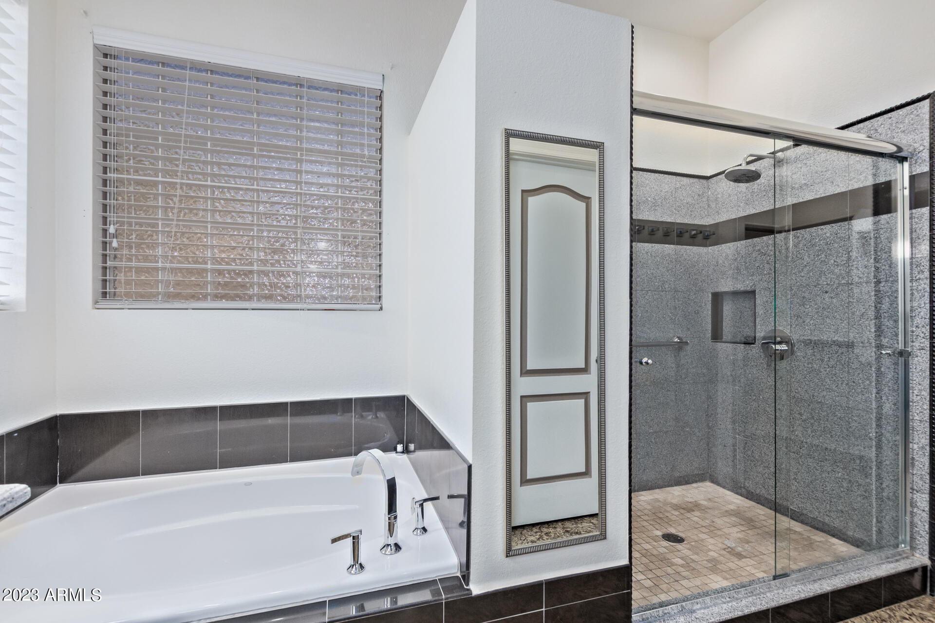 8348 W CLAREMONT Street