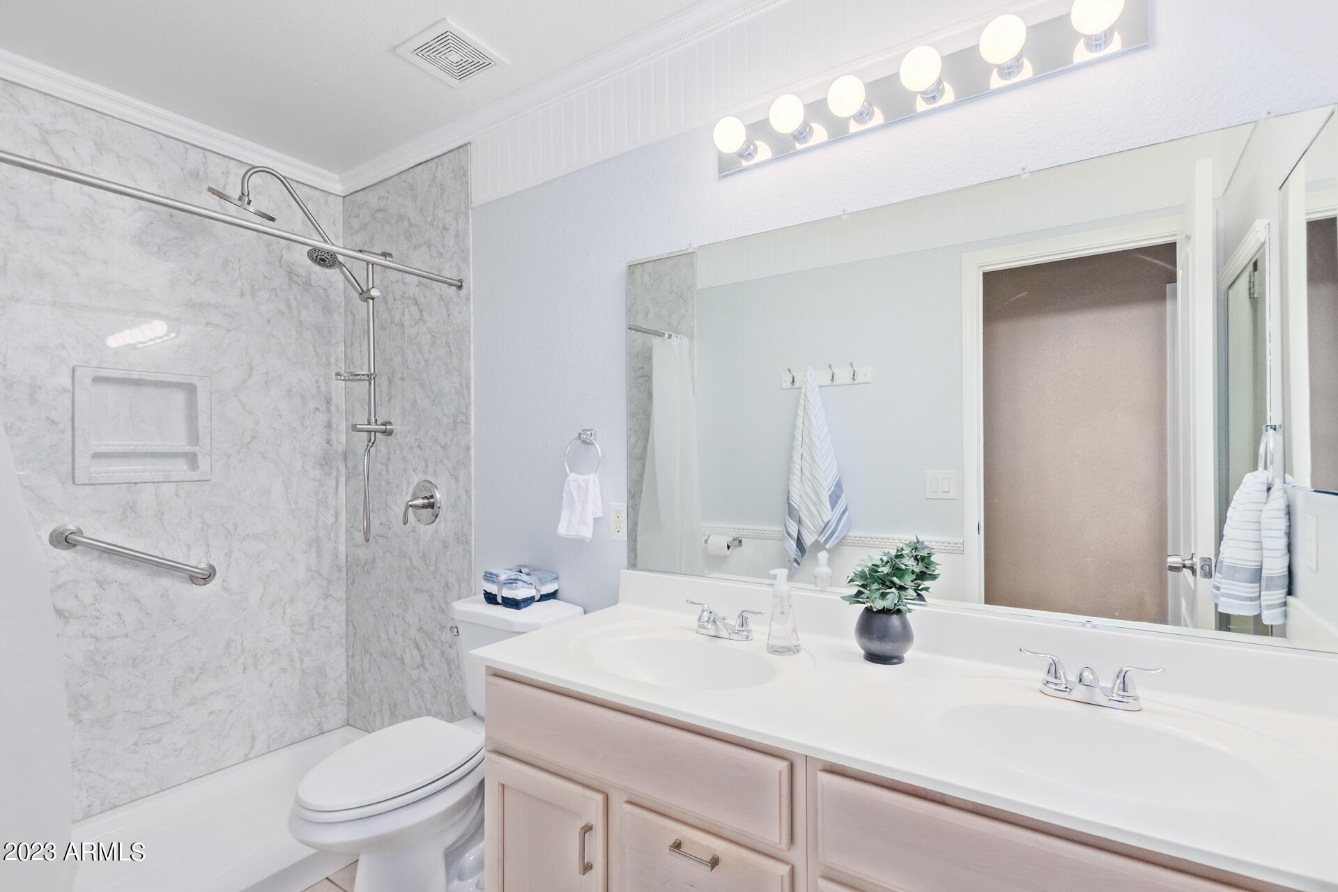 8348 W CLAREMONT Street