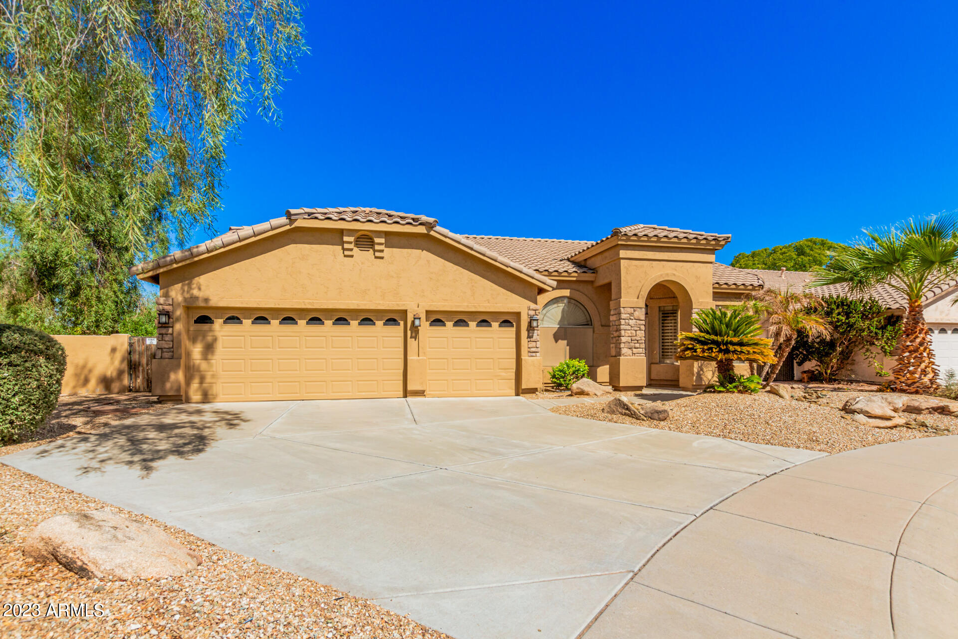 8348 W CLAREMONT Street