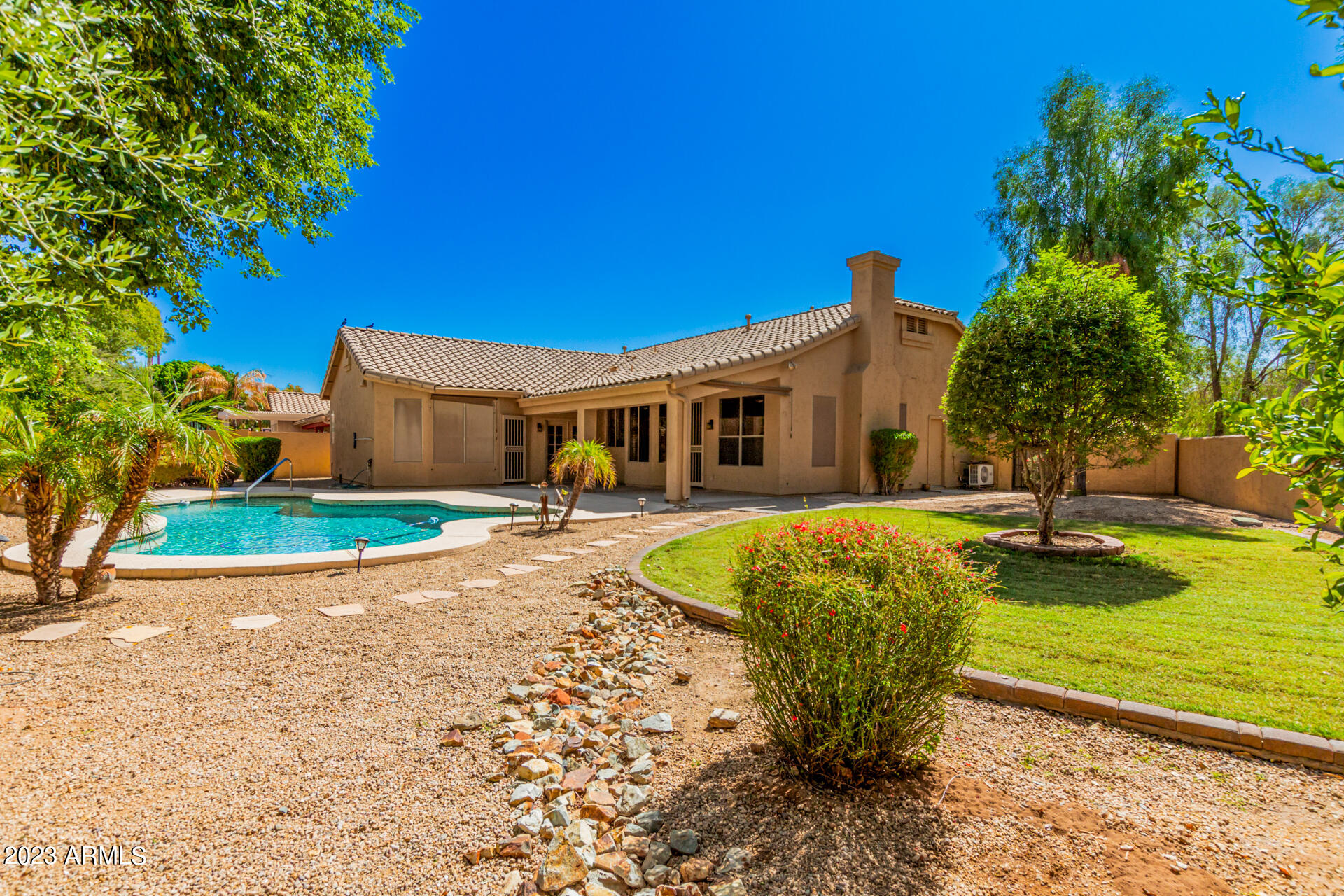 8348 W CLAREMONT Street