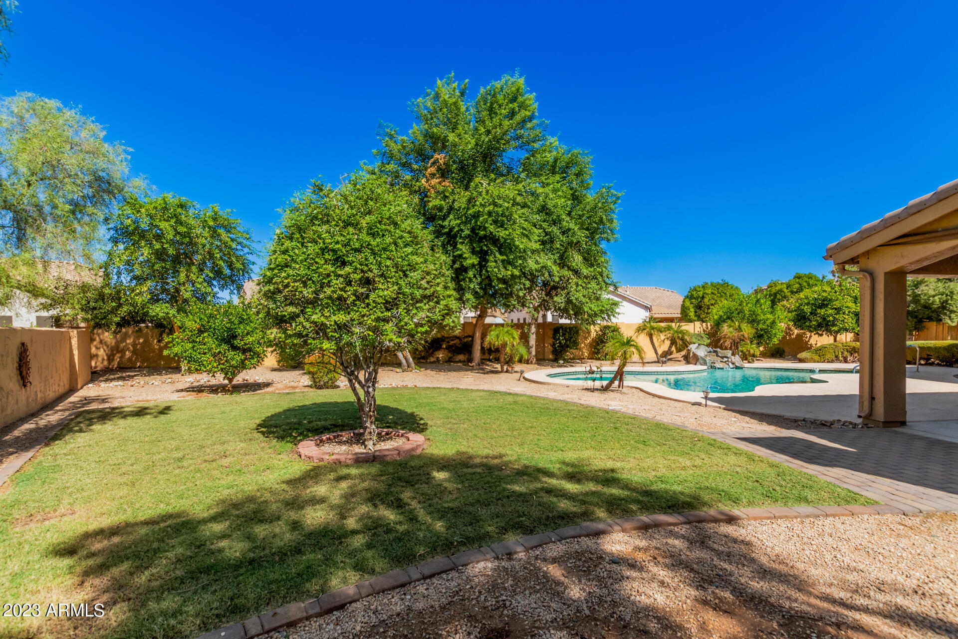 8348 W CLAREMONT Street