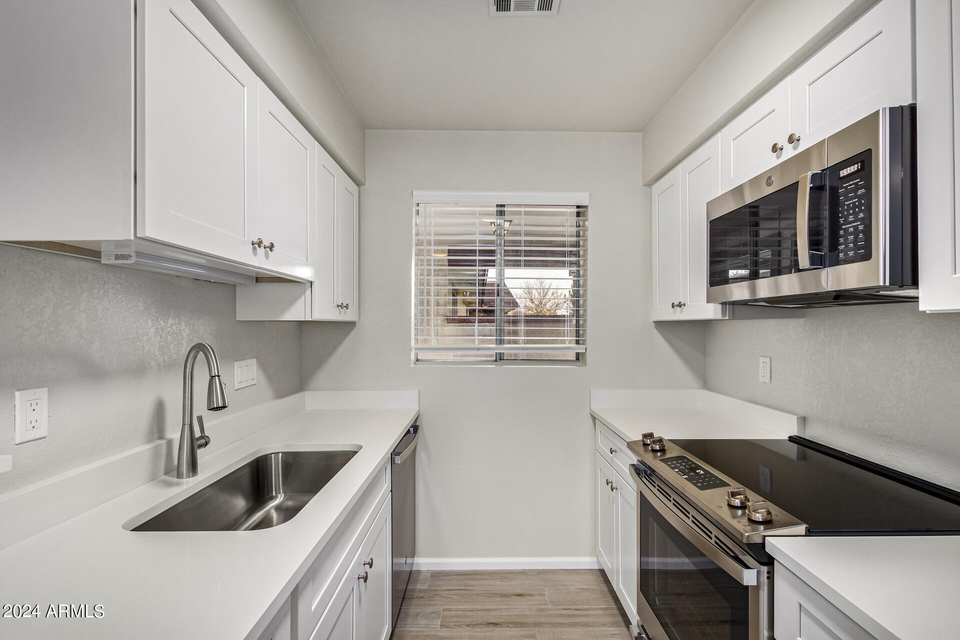 10620 W NORTHERN Avenue Unit: 16