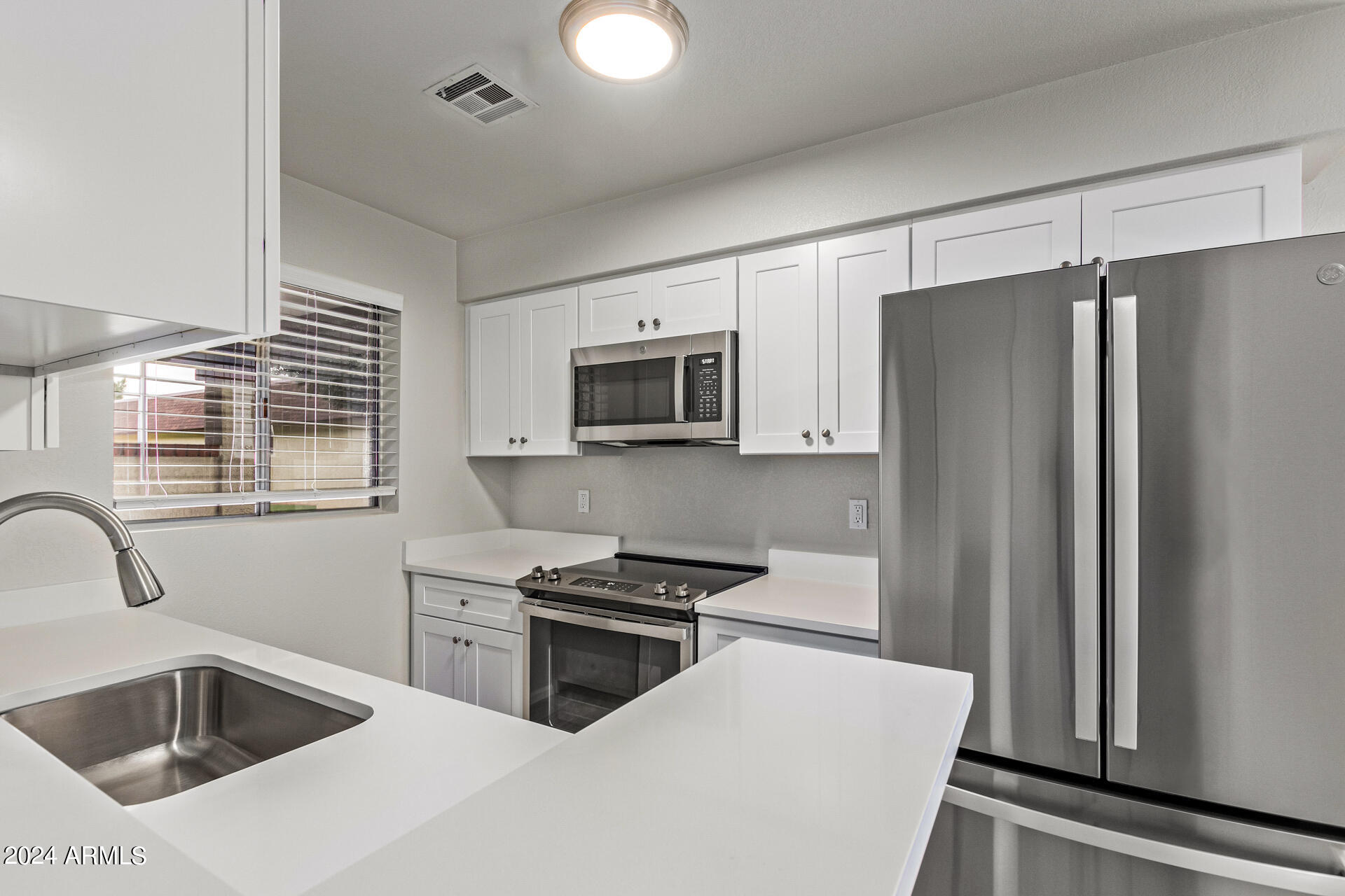 10620 W NORTHERN Avenue Unit: 16