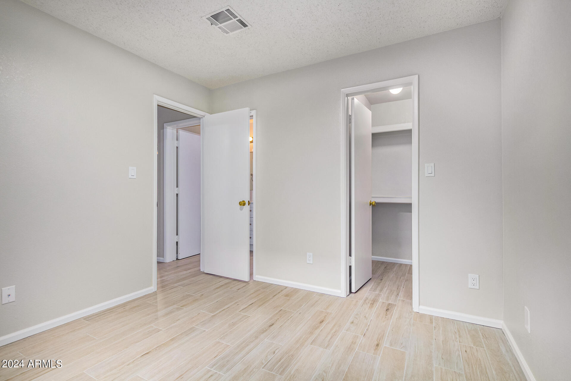 10620 W NORTHERN Avenue Unit: 16