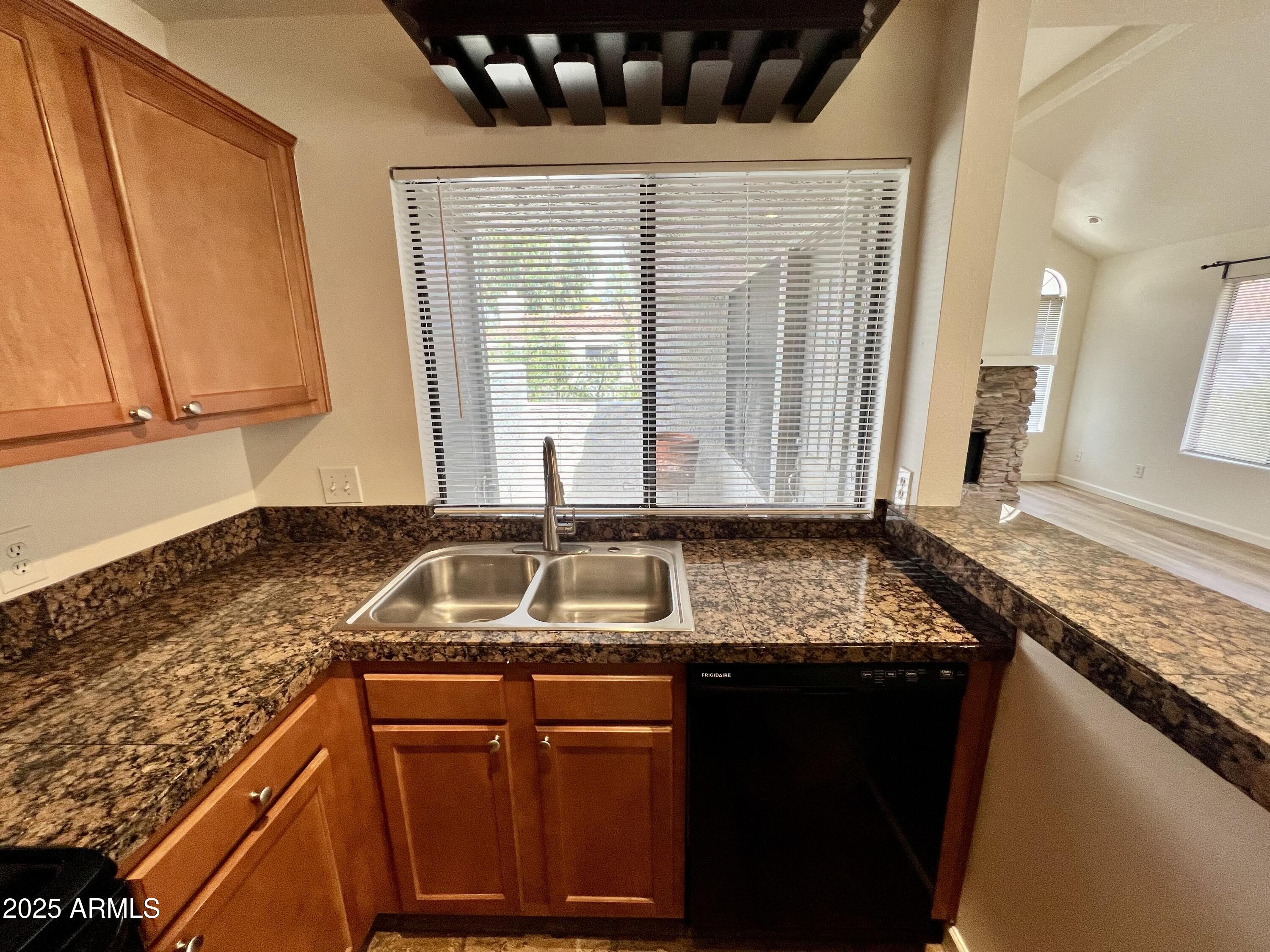 10115 E MOUNTAIN VIEW Road, 2015