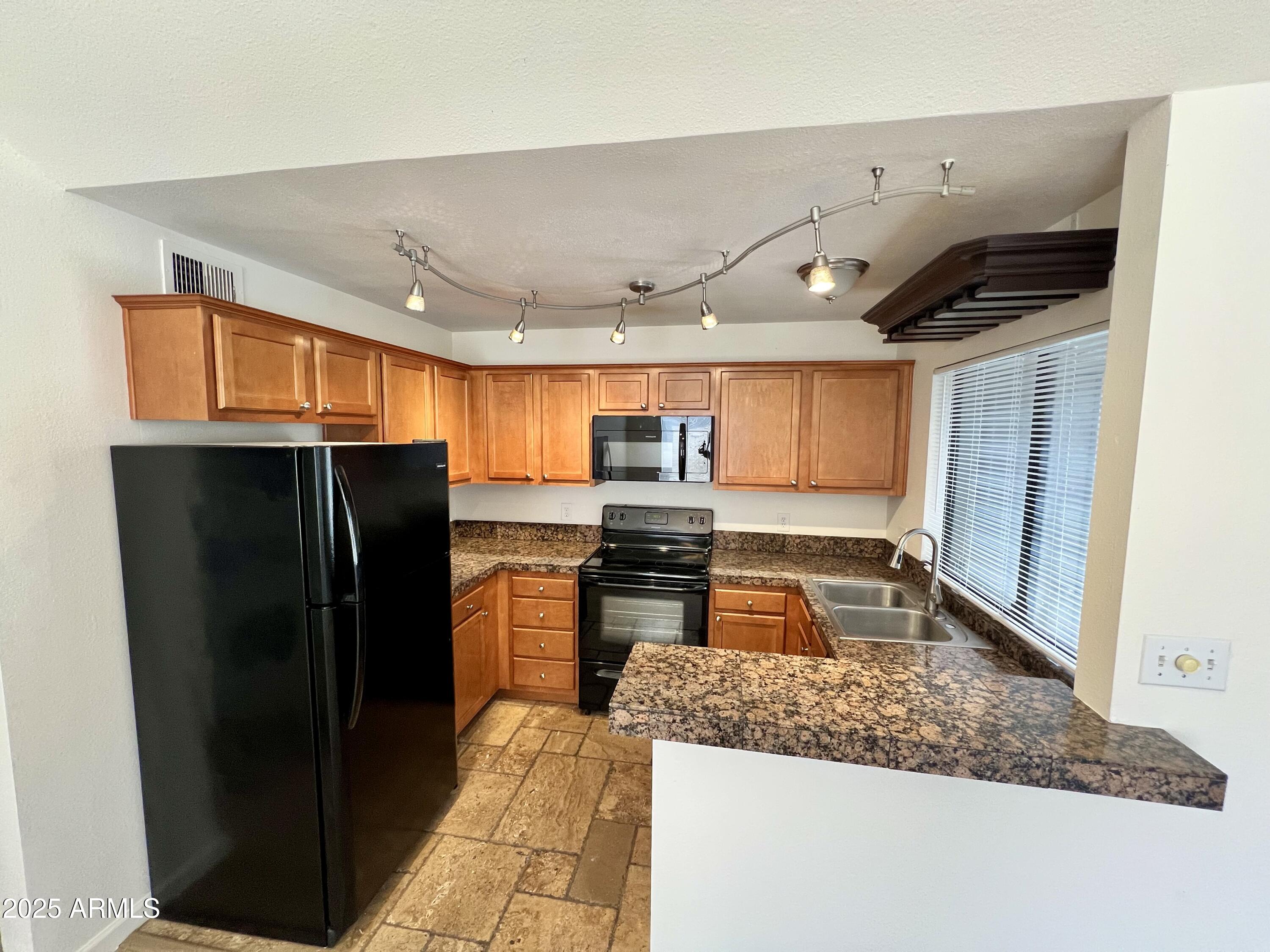10115 E MOUNTAIN VIEW Road, 2015