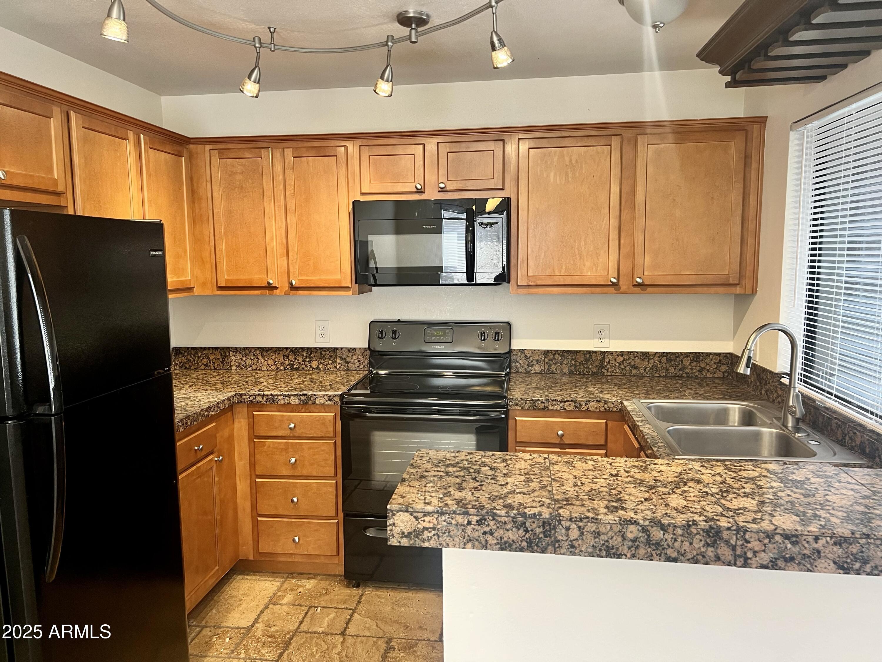 10115 E MOUNTAIN VIEW Road, 2015